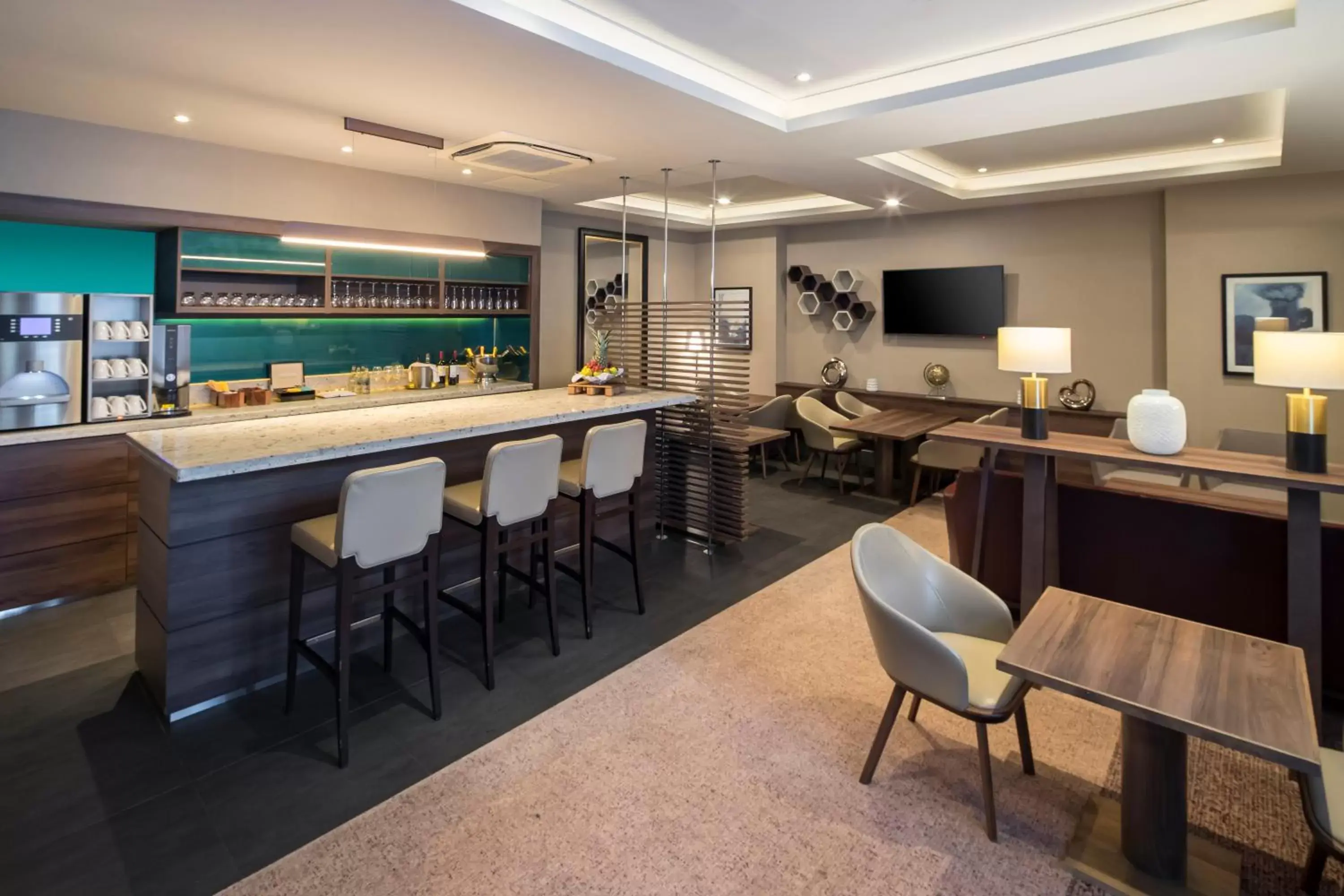 Lounge or bar, Lounge/Bar in Crowne Plaza Solihull, an IHG Hotel