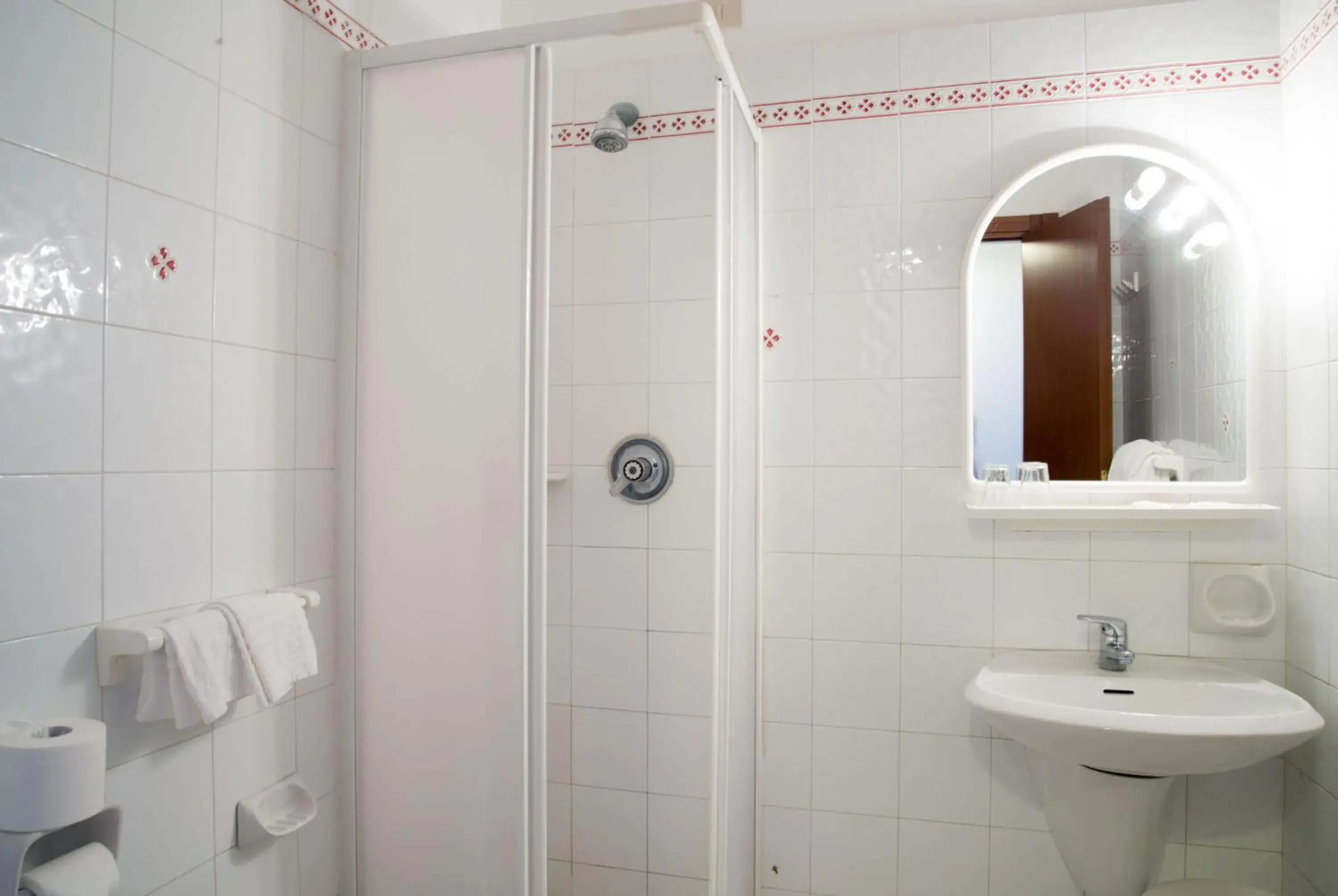 Shower, Bathroom in Hotel Internazionale