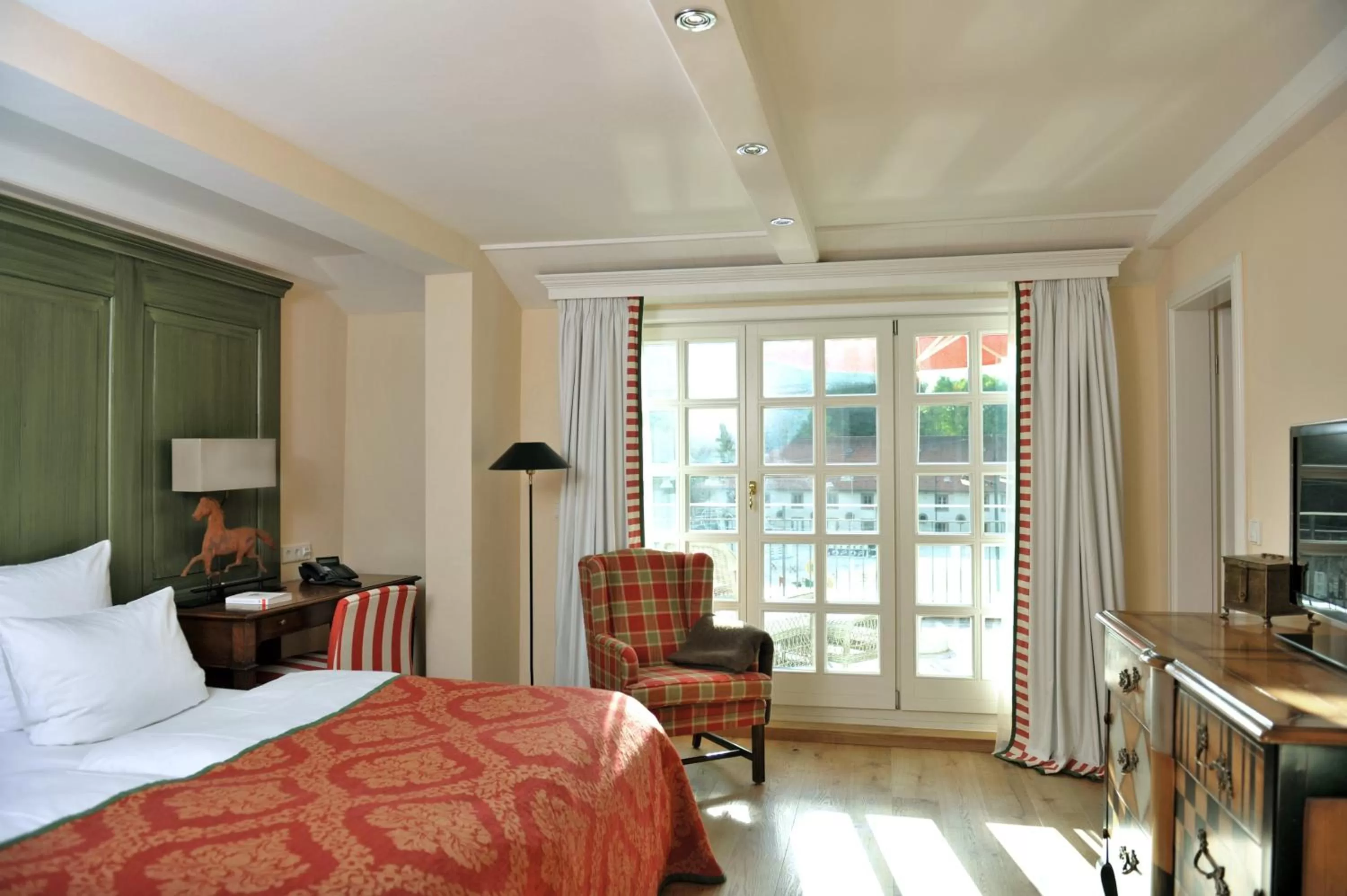 Photo of the whole room, Bed in Relais & Châteaux Hardenberg BurgHotel