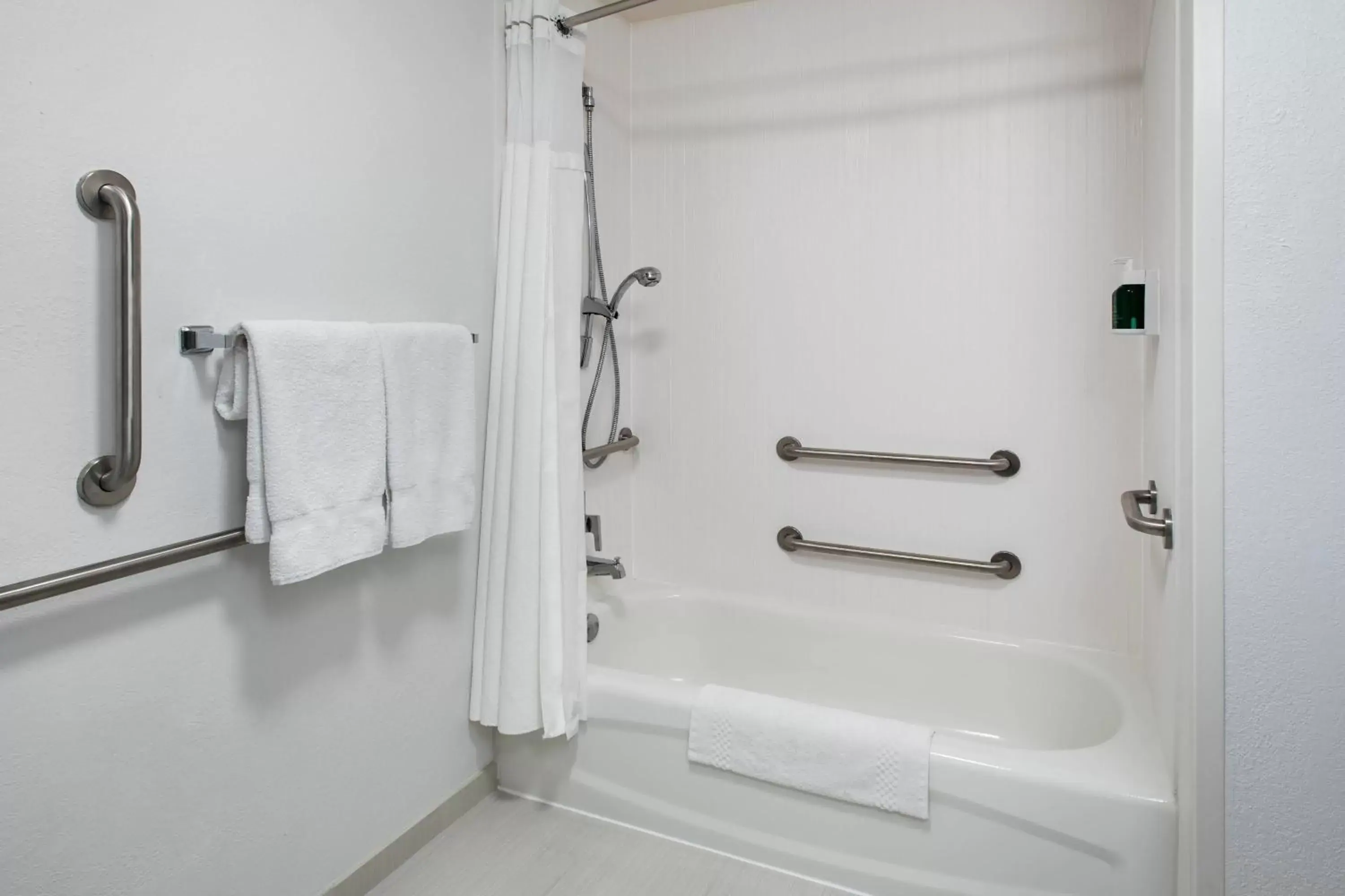 Bathroom in Courtyard by Marriott Rockville