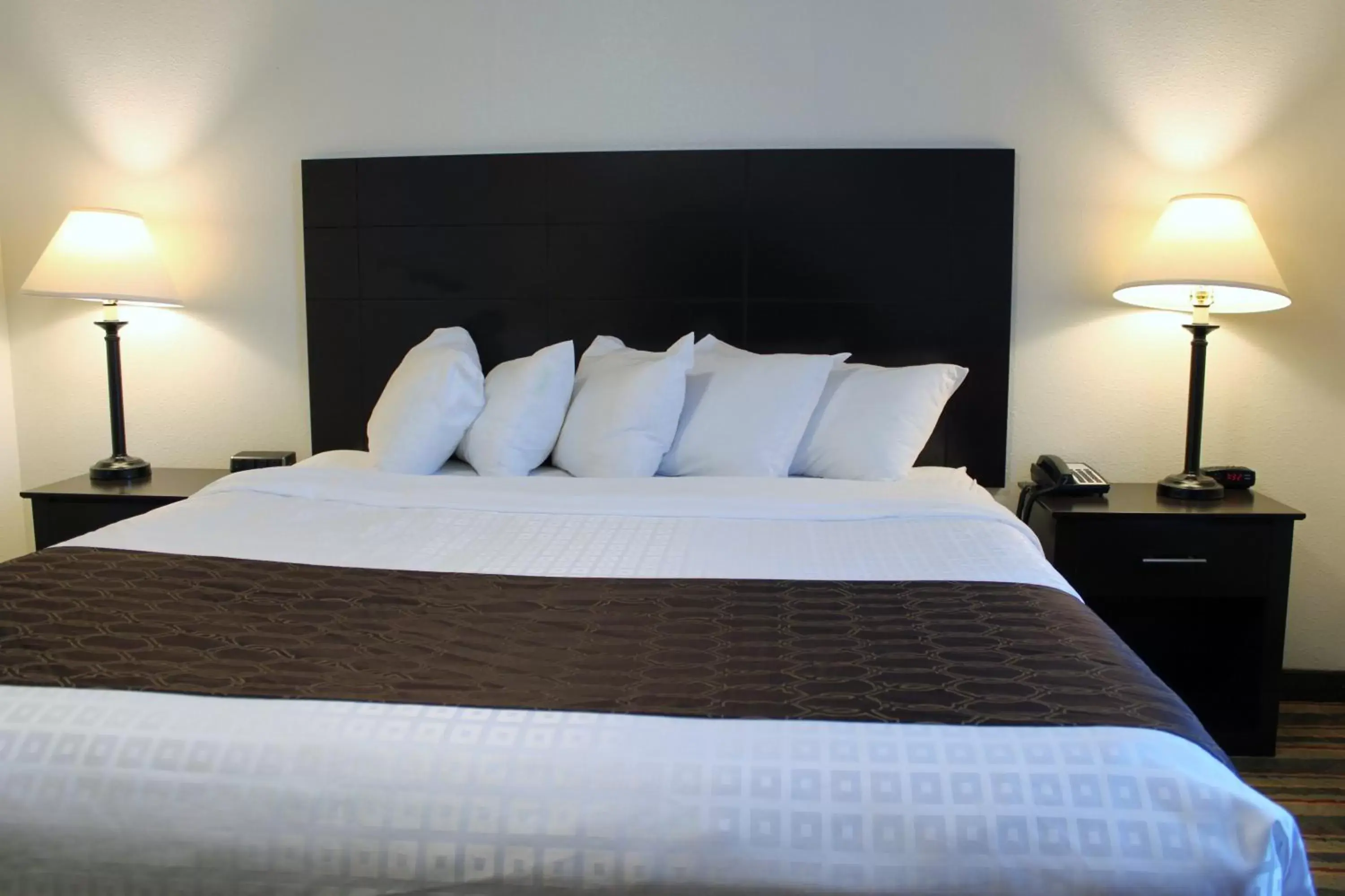 Bedroom, Bed in Best Western Visalia Hotel
