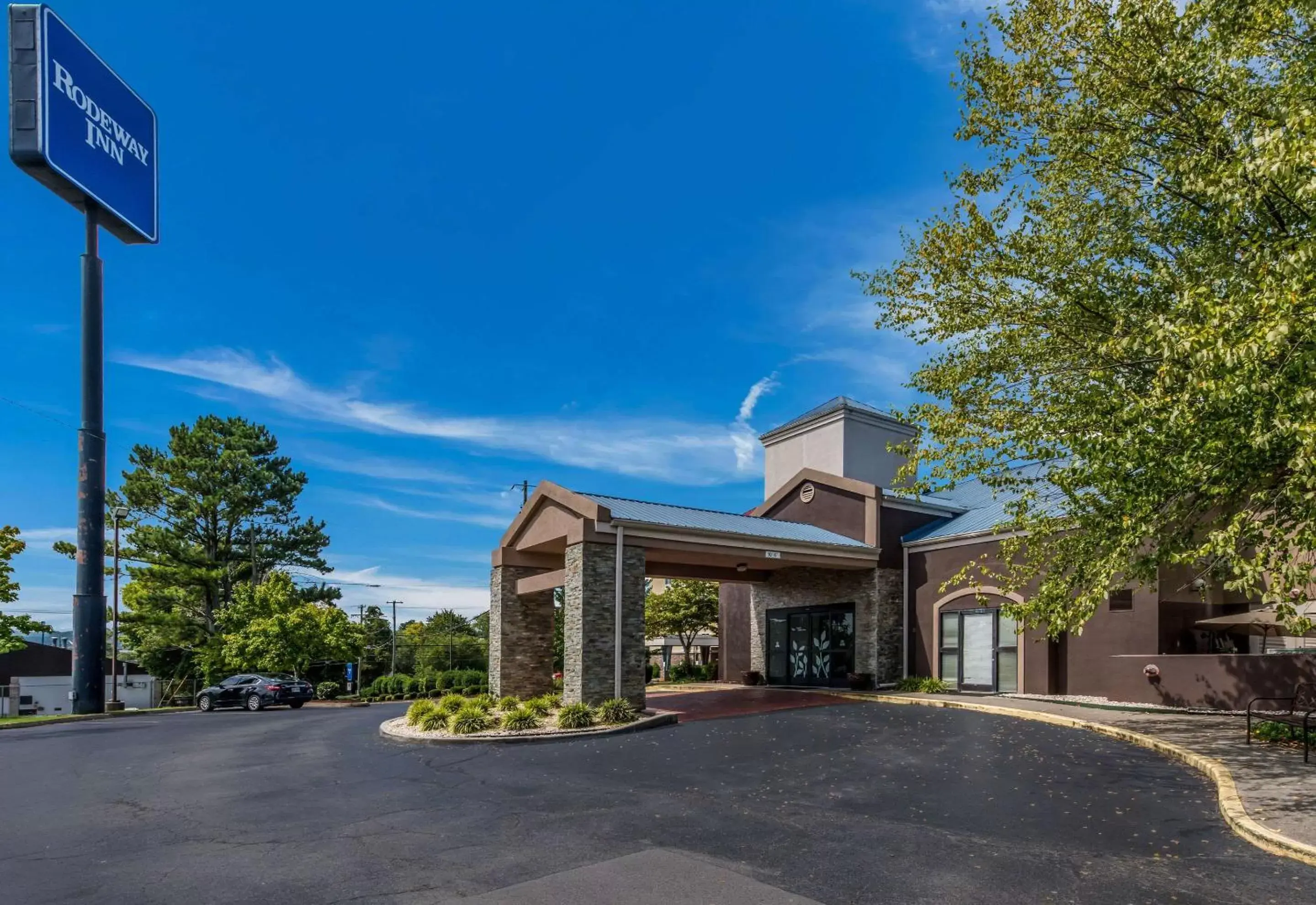 Property Building in Rodeway Inn