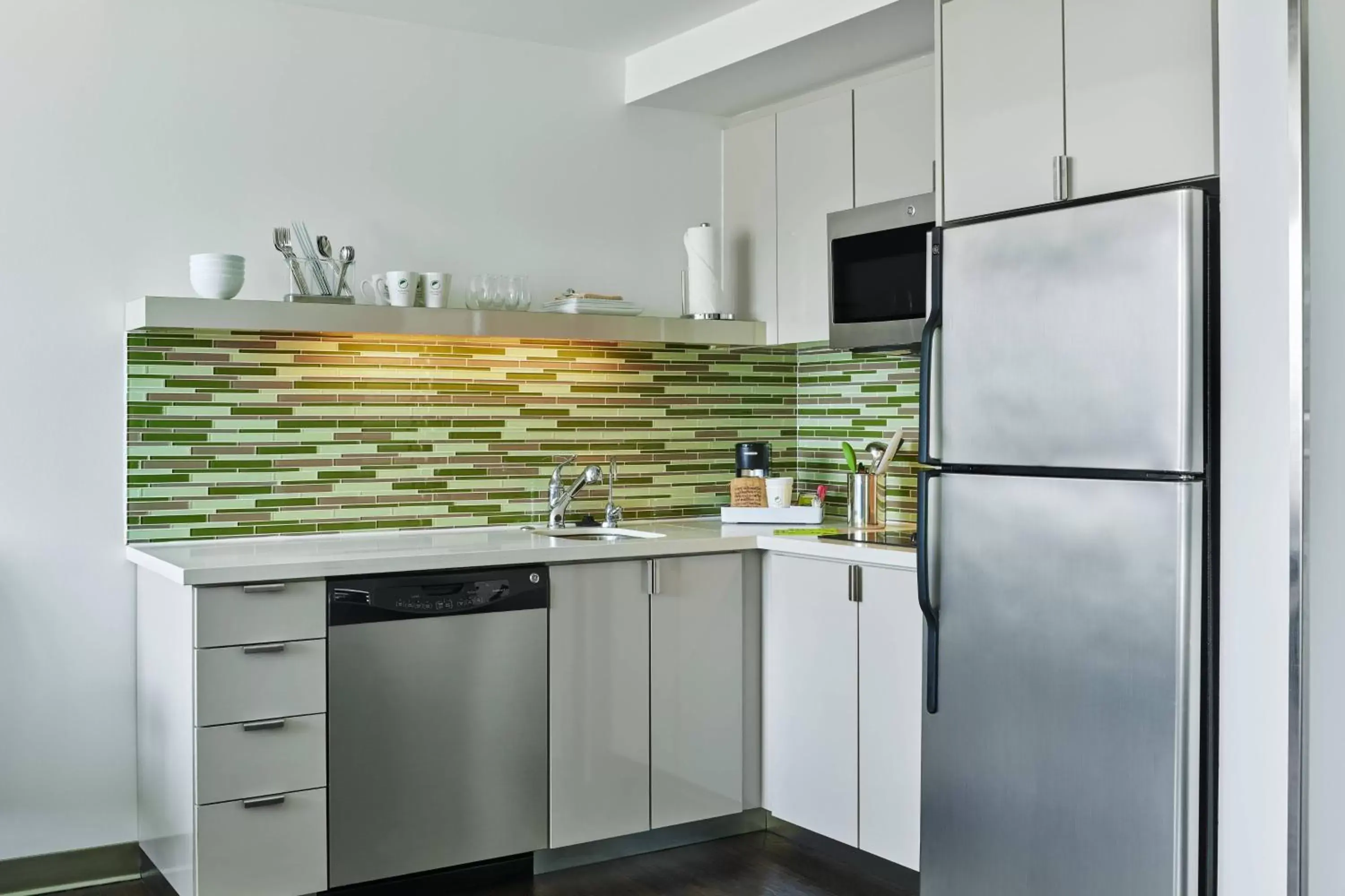 Kitchen or kitchenette, Kitchen/Kitchenette in Element Denver Park Meadows