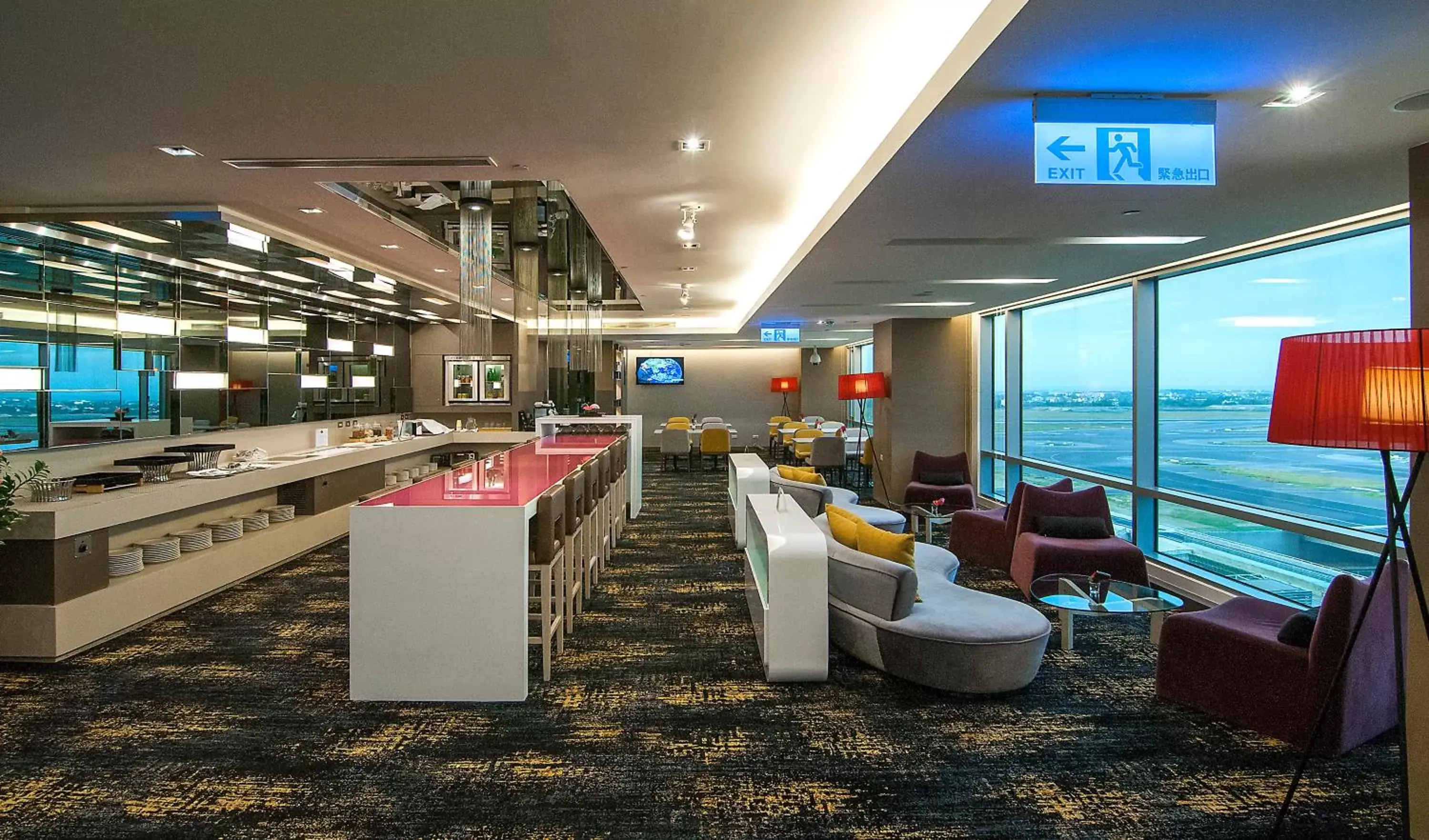 Lounge or bar in Novotel Taipei Taoyuan International Airport