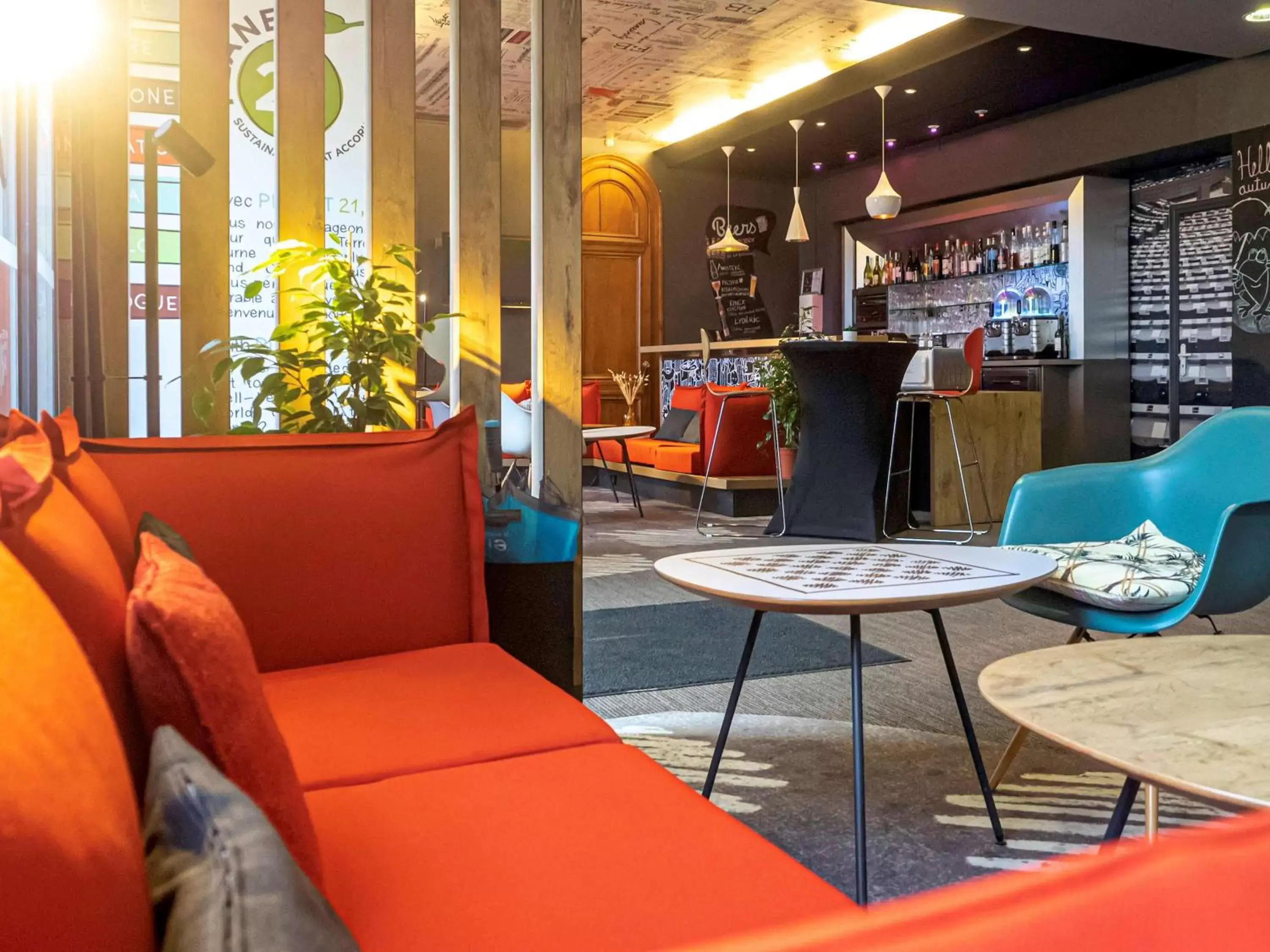 Lounge or bar in ibis Douai Centre