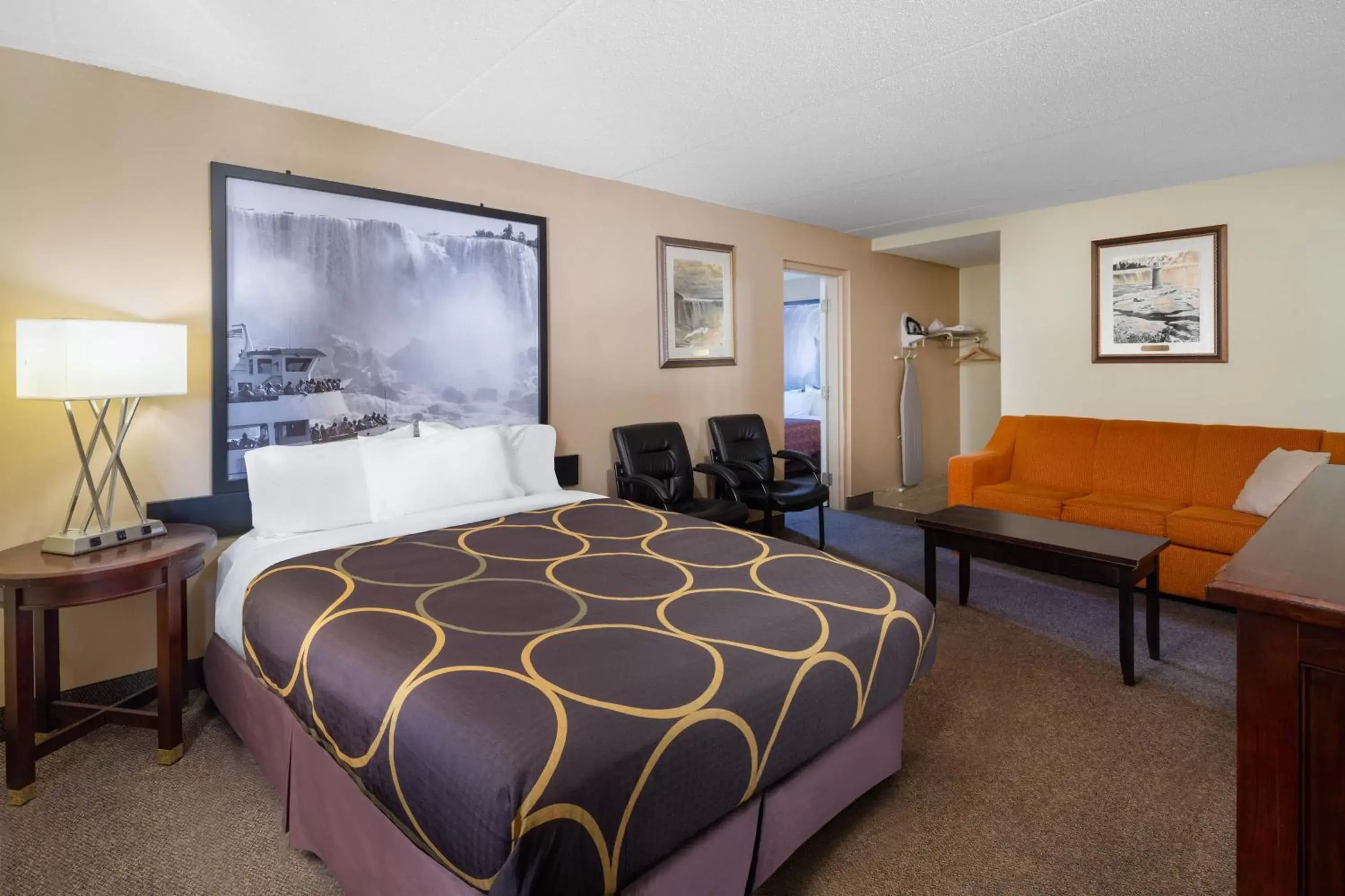 Photo of the whole room, Bed in Super 8 by Wyndham Niagara Falls by the Falls