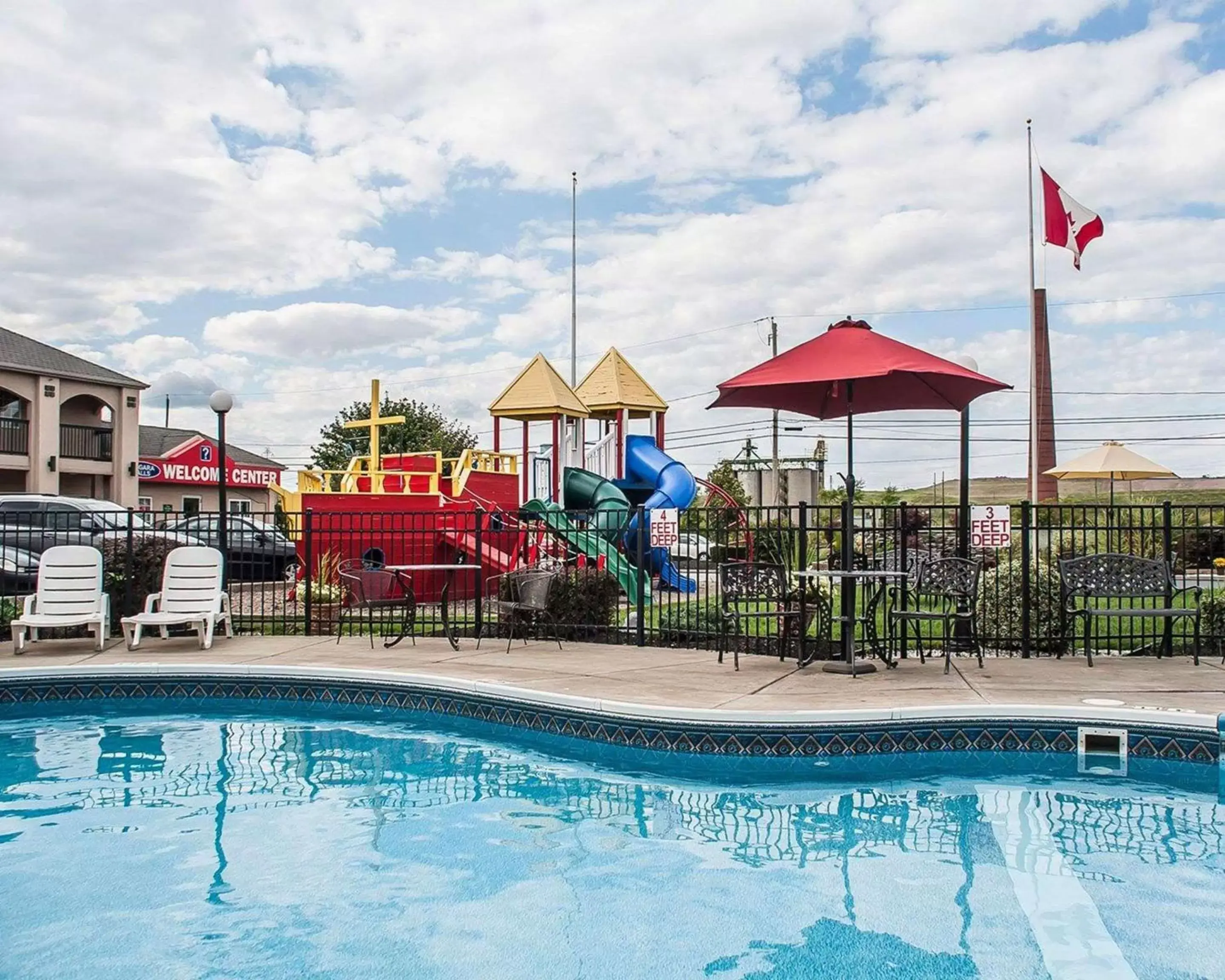 On site, Swimming Pool in Econo Lodge at the Falls North