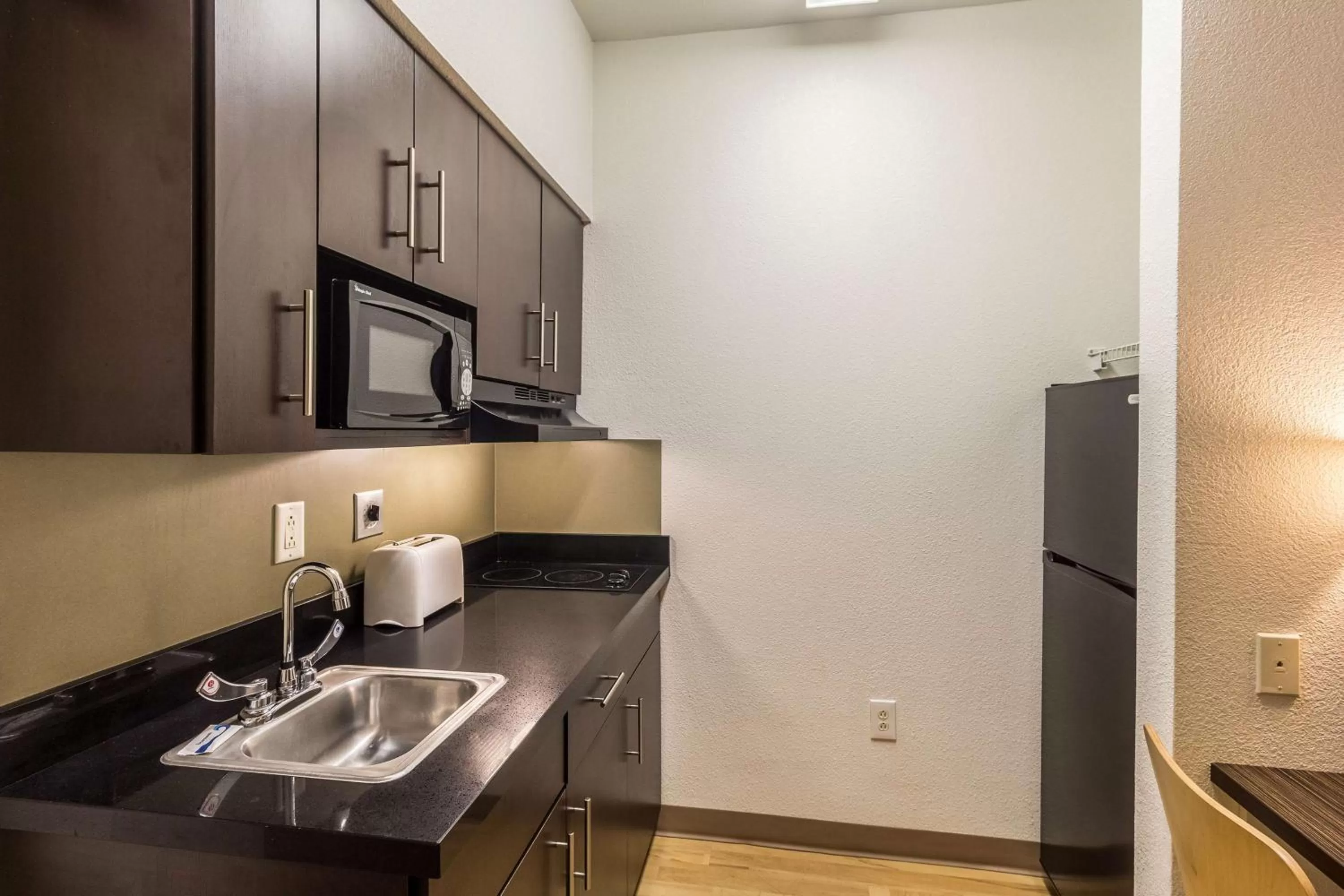 Photo of the whole room in Studio 6-Mcallen, TX