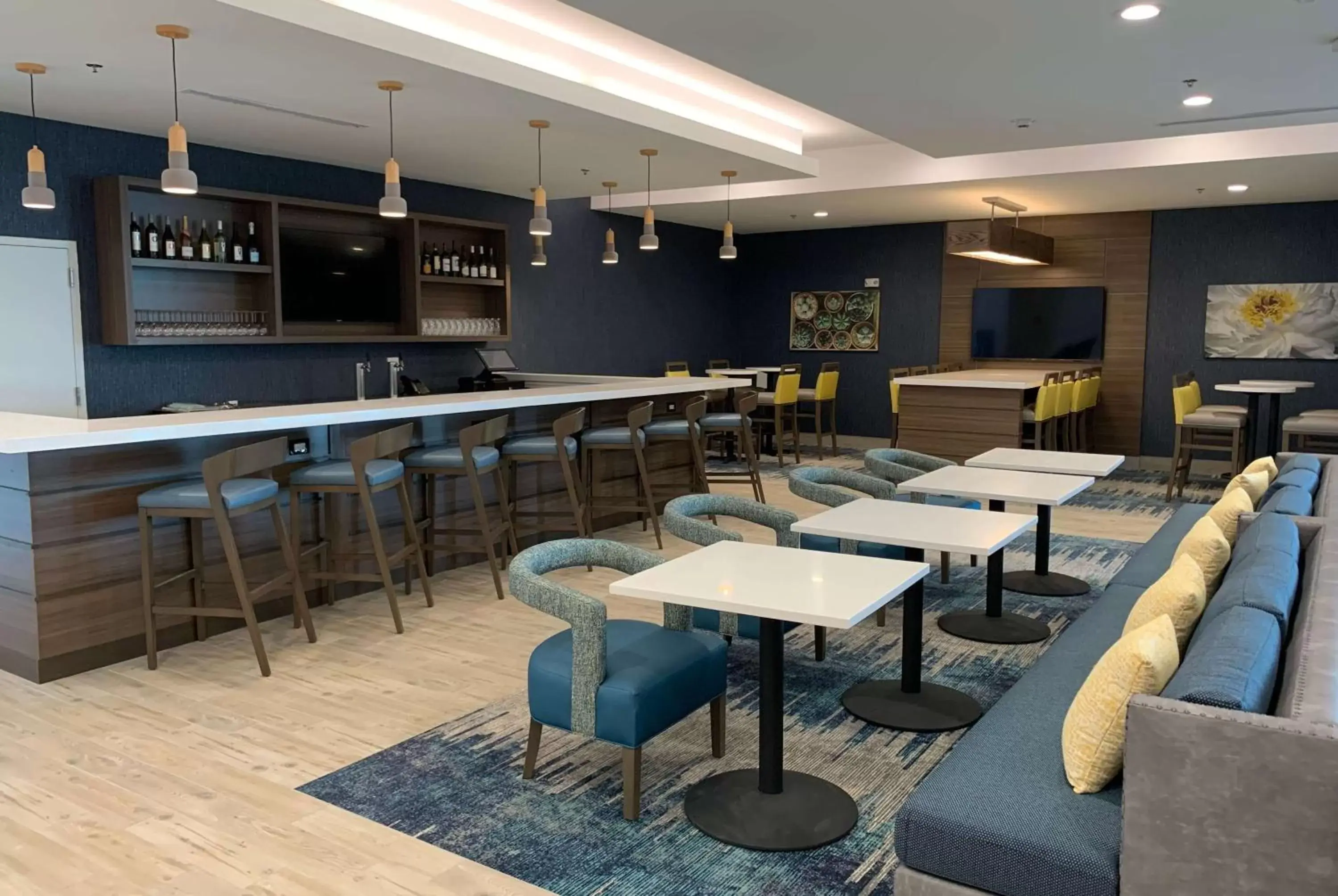 Lobby or reception in La Quinta Inn & Suites by Wyndham Round Rock near Kalahari Lobby or reception in La Quinta Inn & Suites by Wyndham Round Rock near Kalahari