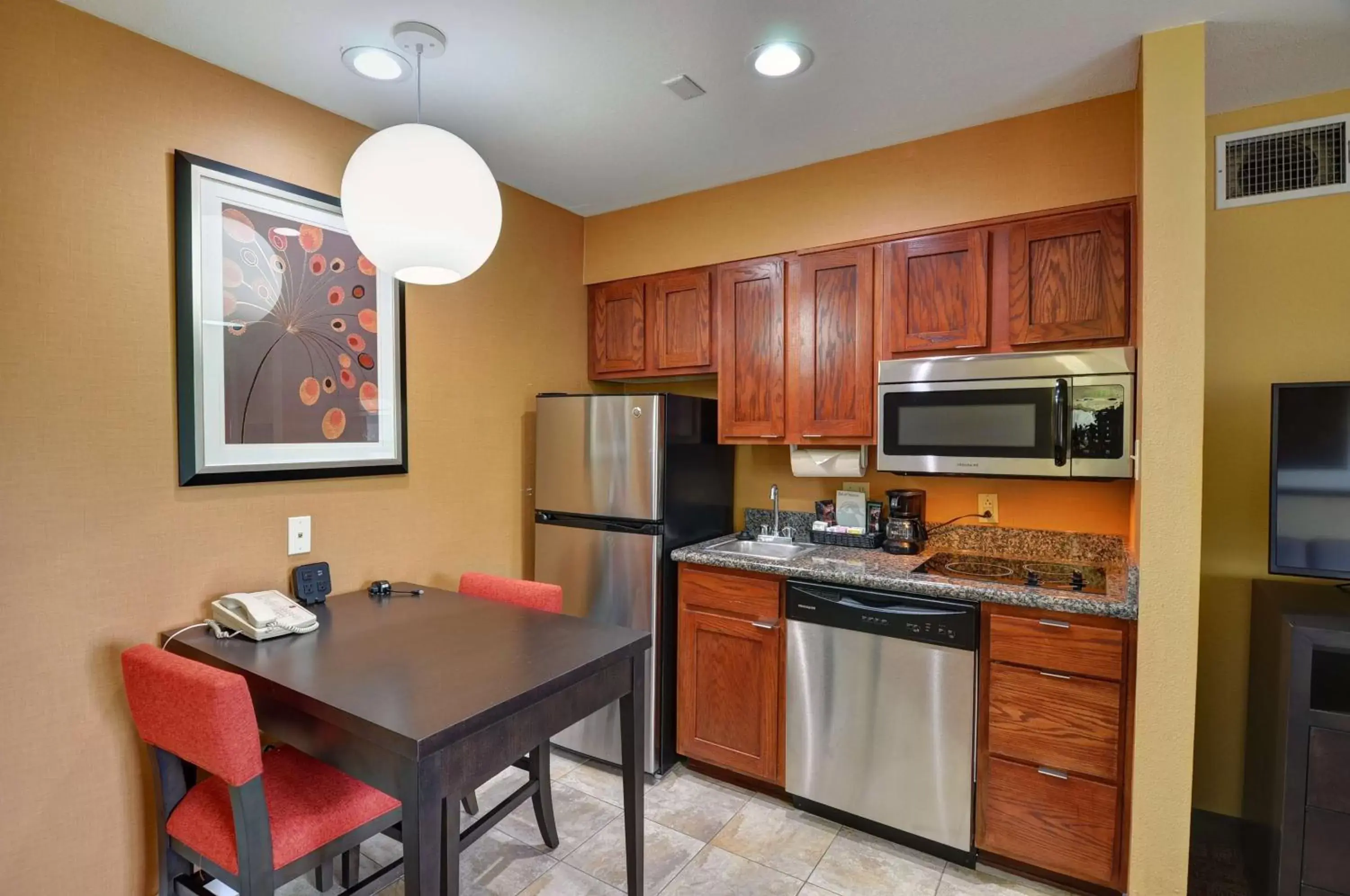 Kitchen or kitchenette, Kitchen/Kitchenette in Homewood Suites by Hilton- Longview