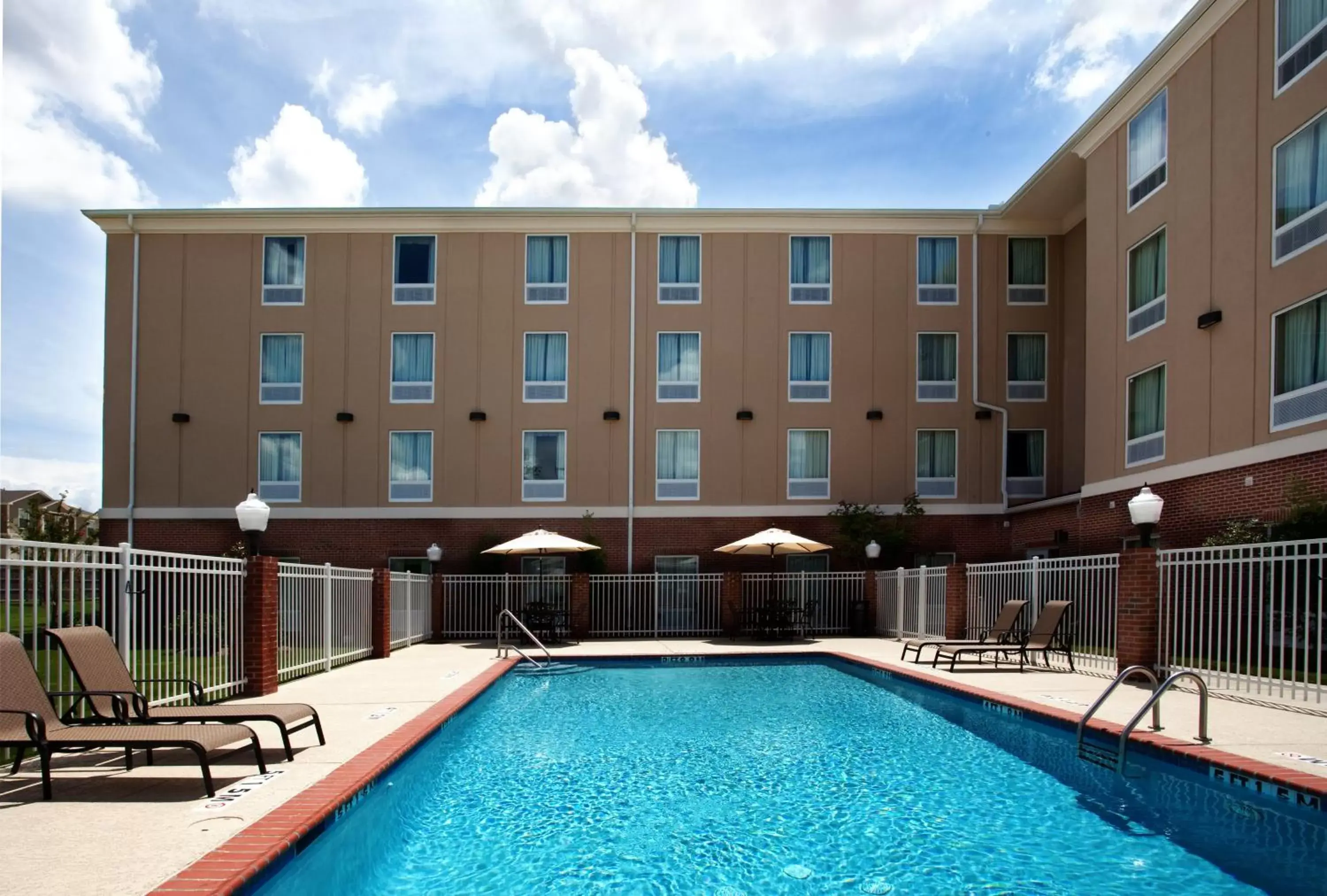 Swimming pool in Holiday Inn Express & Suites Baton Rouge East by IHG Swimming pool in Holiday Inn Express & Suites Baton Rouge East by IHG