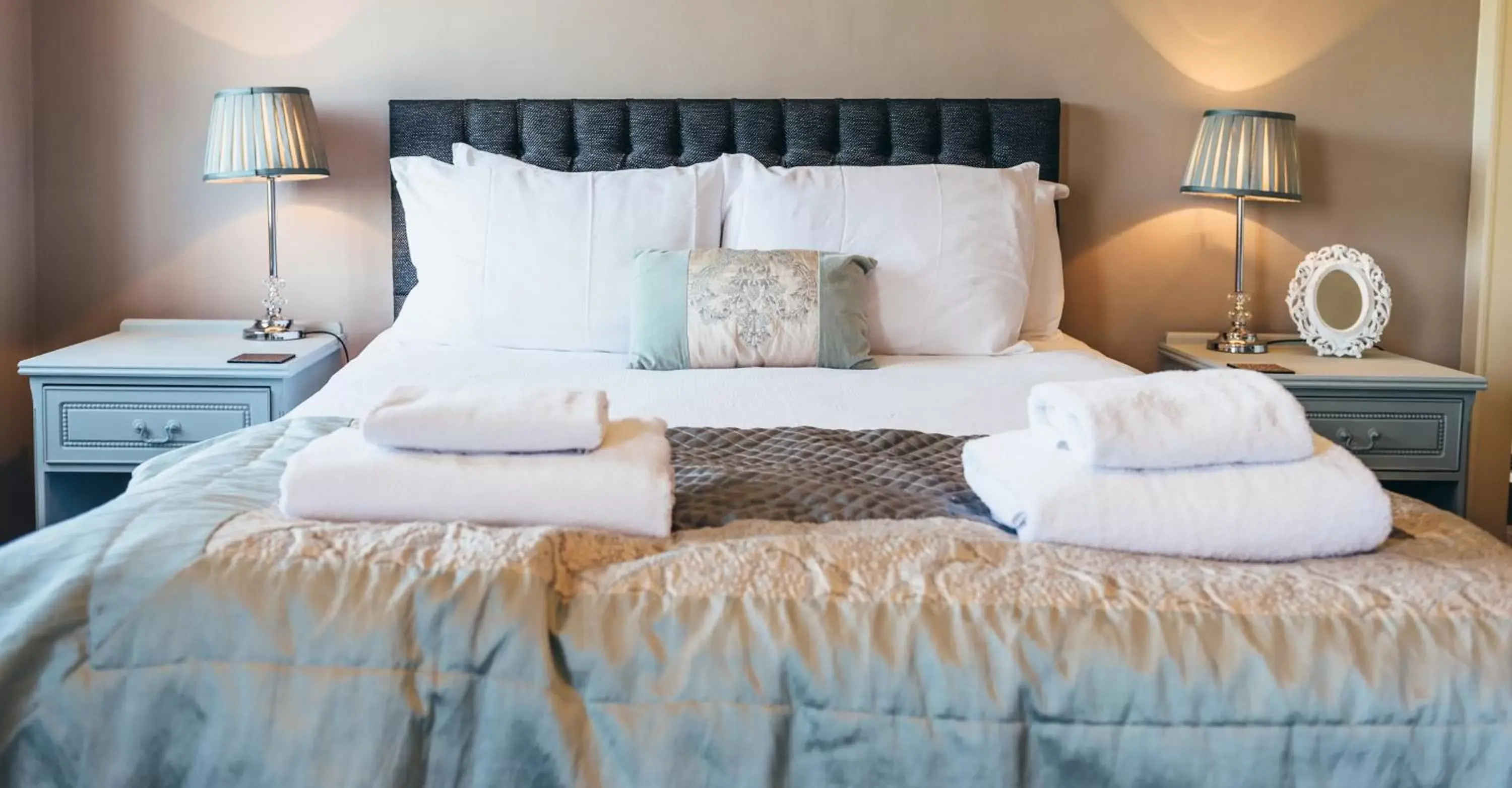 Bedroom, Bed in Birchover Bridgford Hall