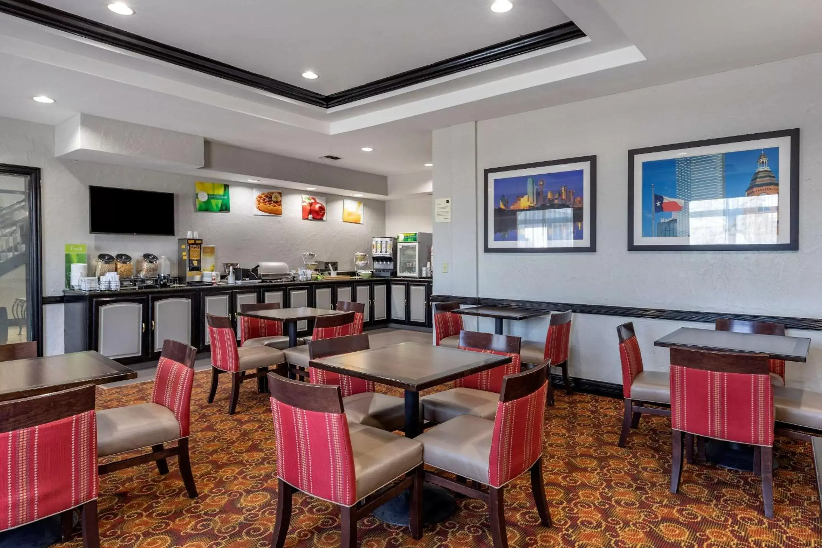 Breakfast, Restaurant/Places to Eat in Quality Inn & Suites I-35 E/Walnut Hill