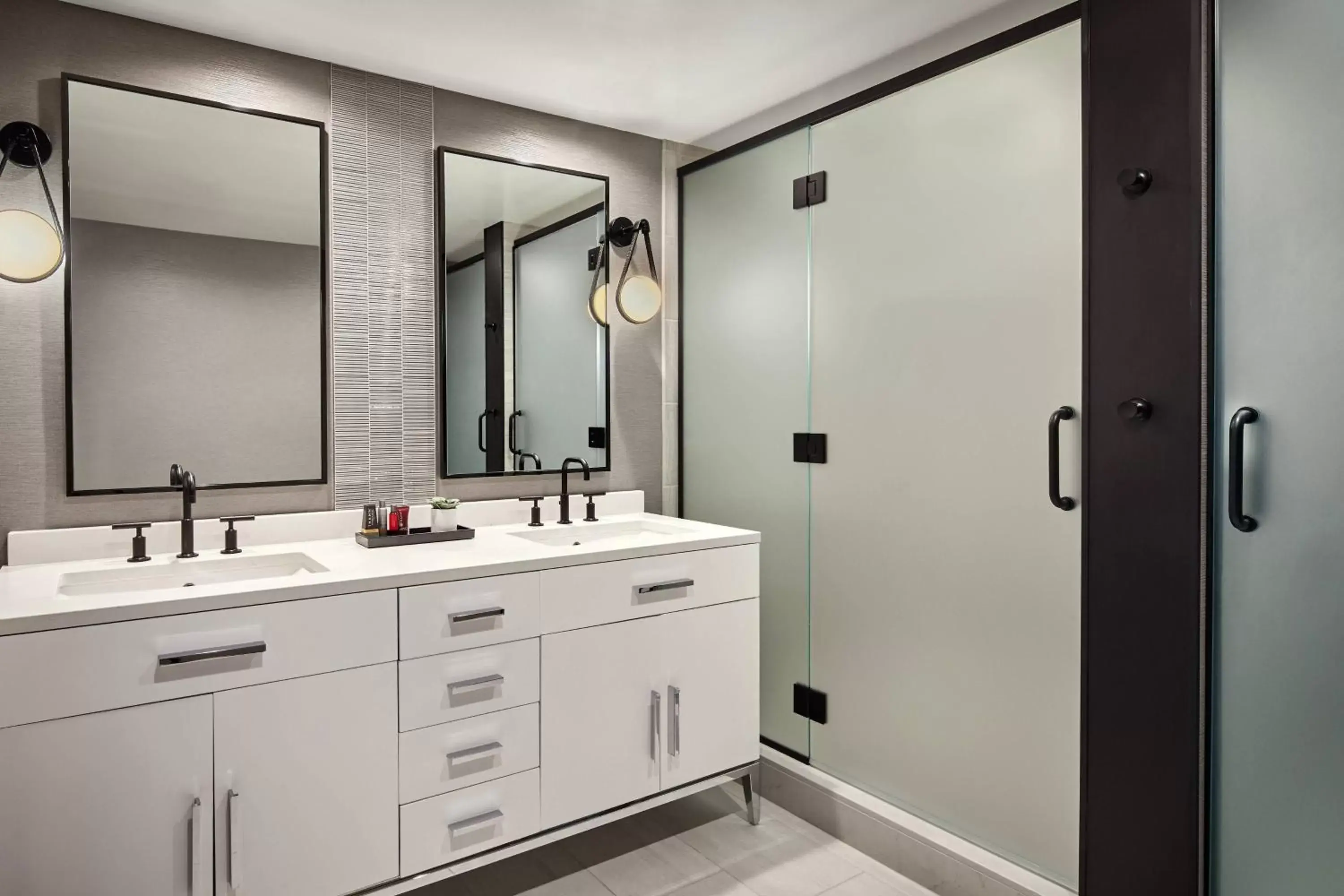 Bathroom in San Francisco Marriott Marquis Union Square