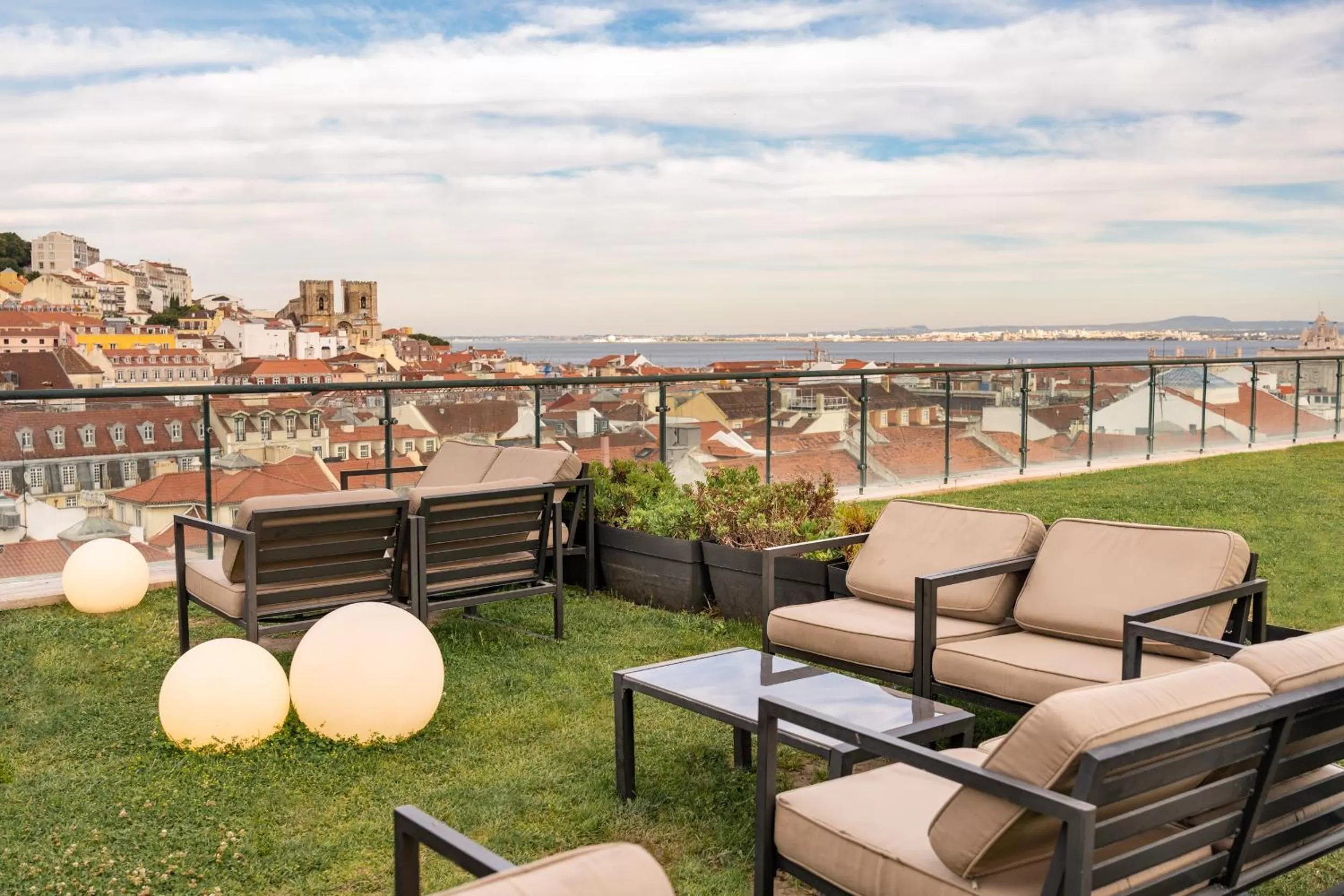 Restaurant/places to eat in Hotel do Chiado