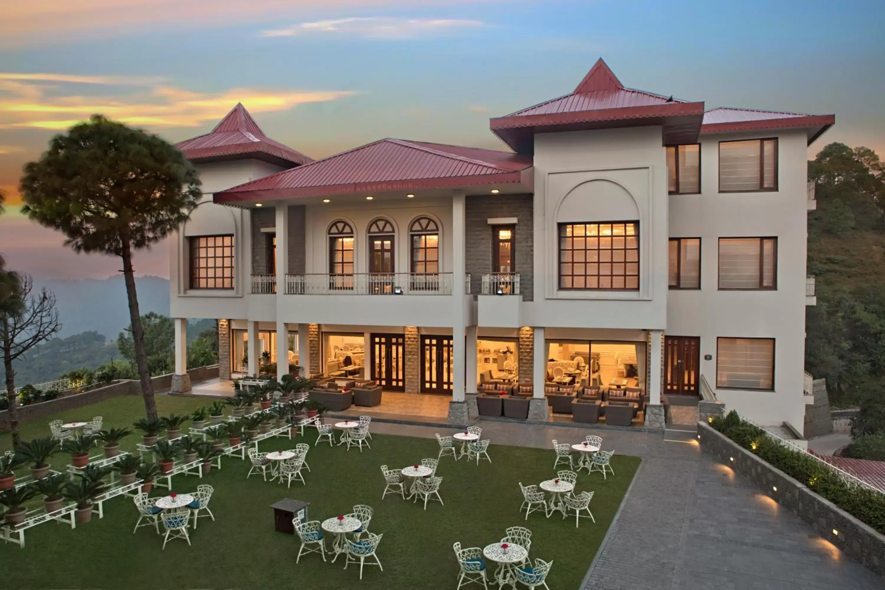 Property building in Fortune Select Forest Hill, Mahiya, Kasauli - Member ITC's Hotel Group Property building in Fortune Select Forest Hill, Mahiya, Kasauli - Member ITC's Hotel Group