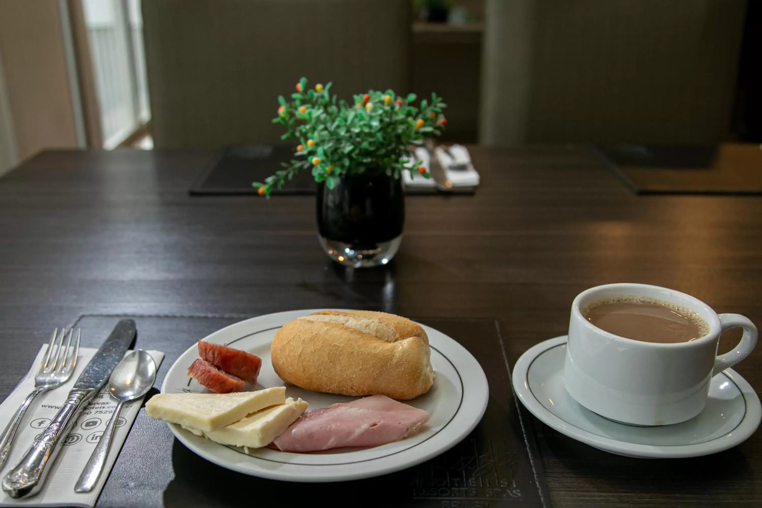 Breakfast in Plaza Blumenau Hotel