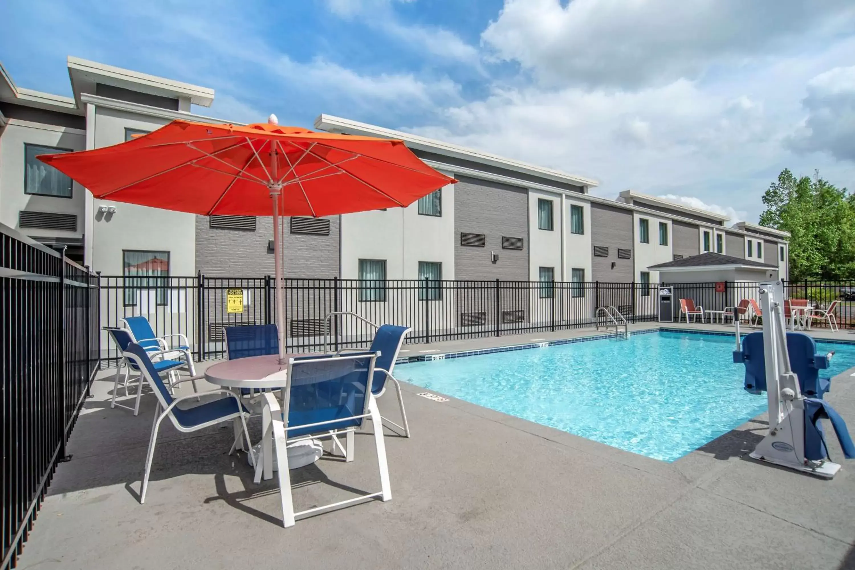 Pool view, Swimming Pool in Best Western Brewton Inn