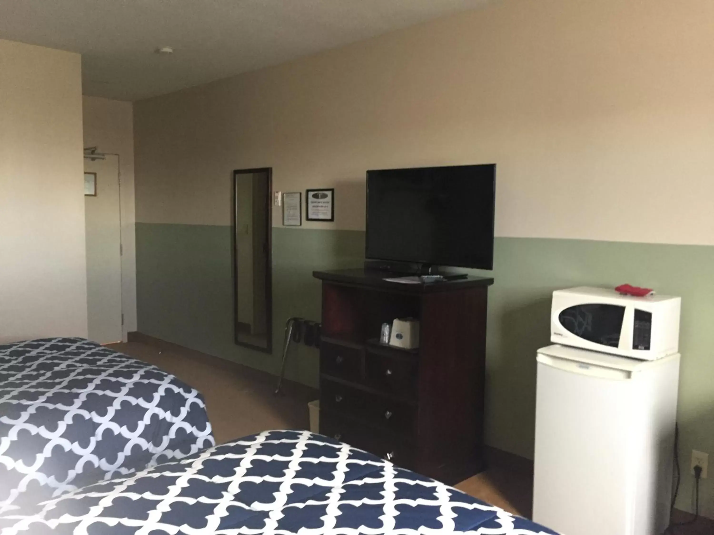 Area and facilities, TV/Entertainment Center in Travel Inn & Suites