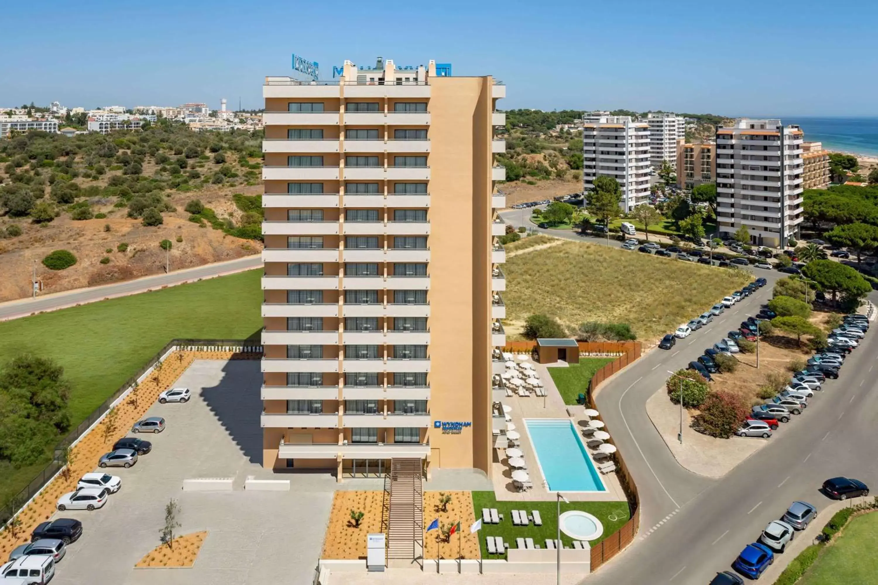 Property building, Bird's-eye View in Wyndham Residences Alvor Beach