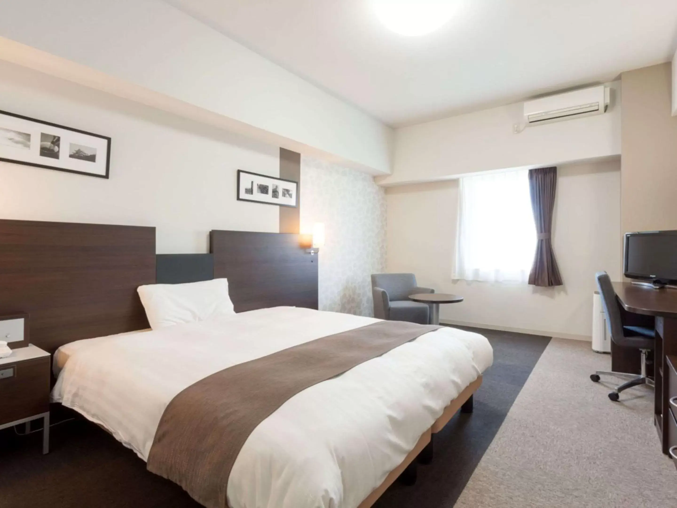 Bedroom, Bed in Comfort Hotel Central International Airport