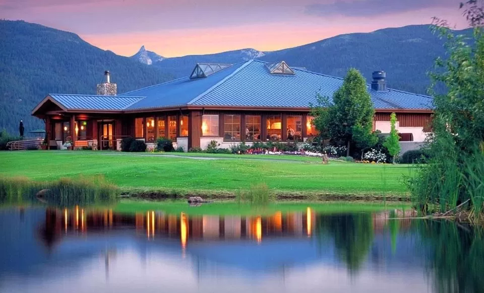 Property building in Mount Shasta Resort