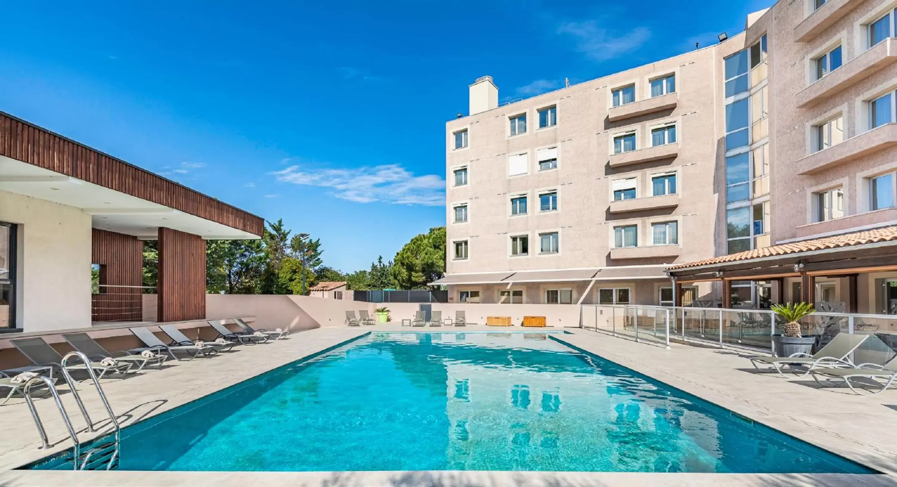 Swimming Pool in Best Western Marseille Aeroport