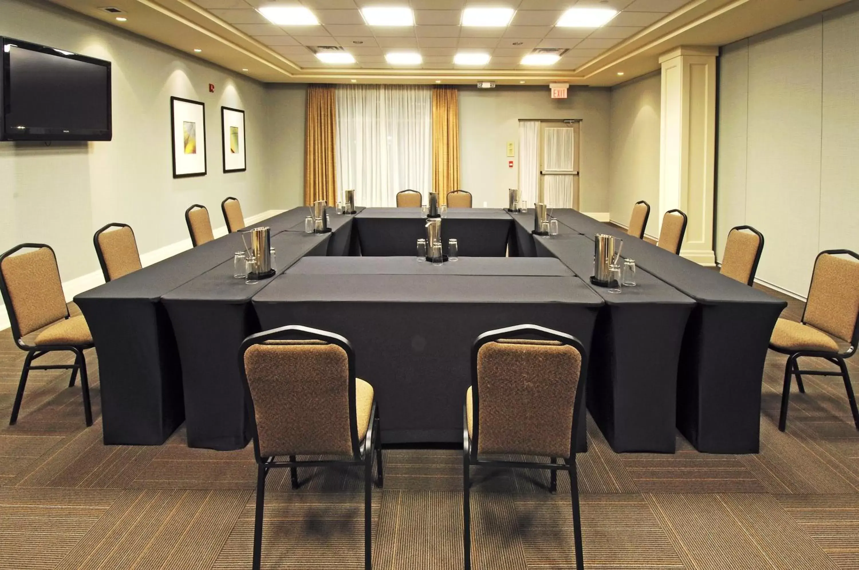 Meeting/conference room in Holiday Inn Express & Suites Vaughan-Southwest, an IHG Hotel