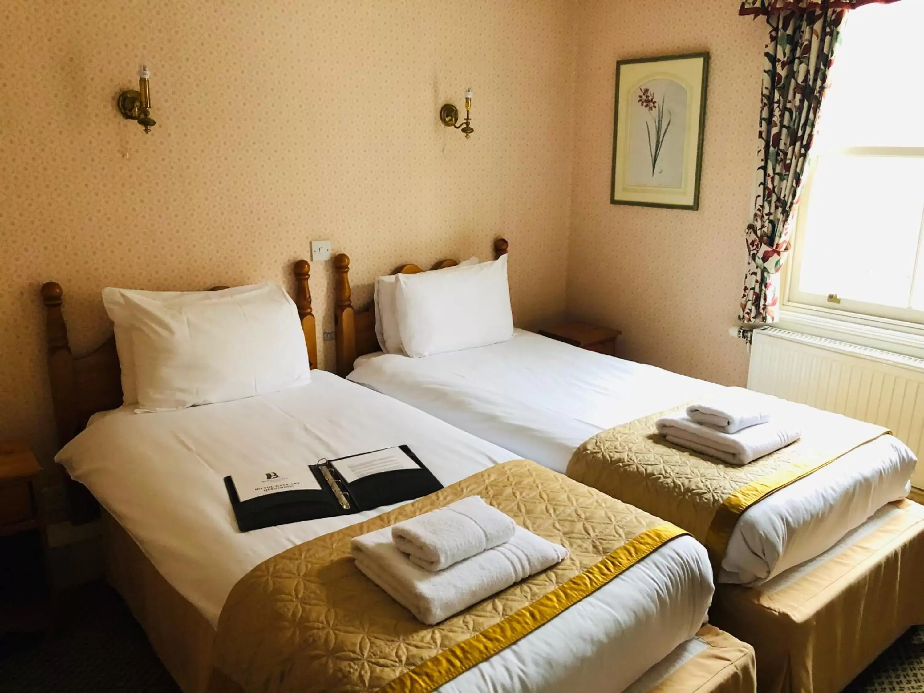 Bed in Brook Red Lion Hotel Bed in Brook Red Lion Hotel