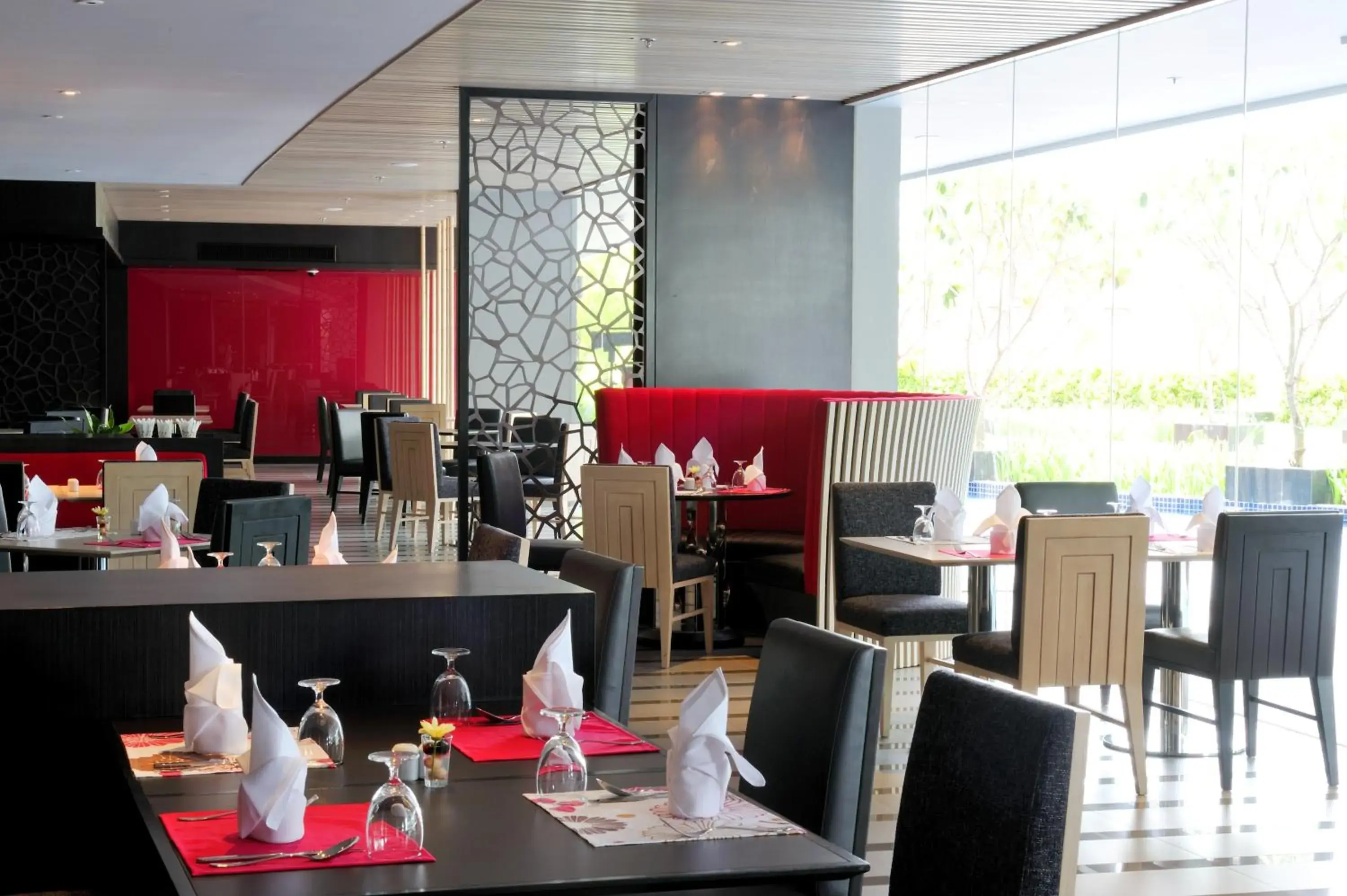 Restaurant/Places to Eat in Amaranth Suvarnabhumi Hotel