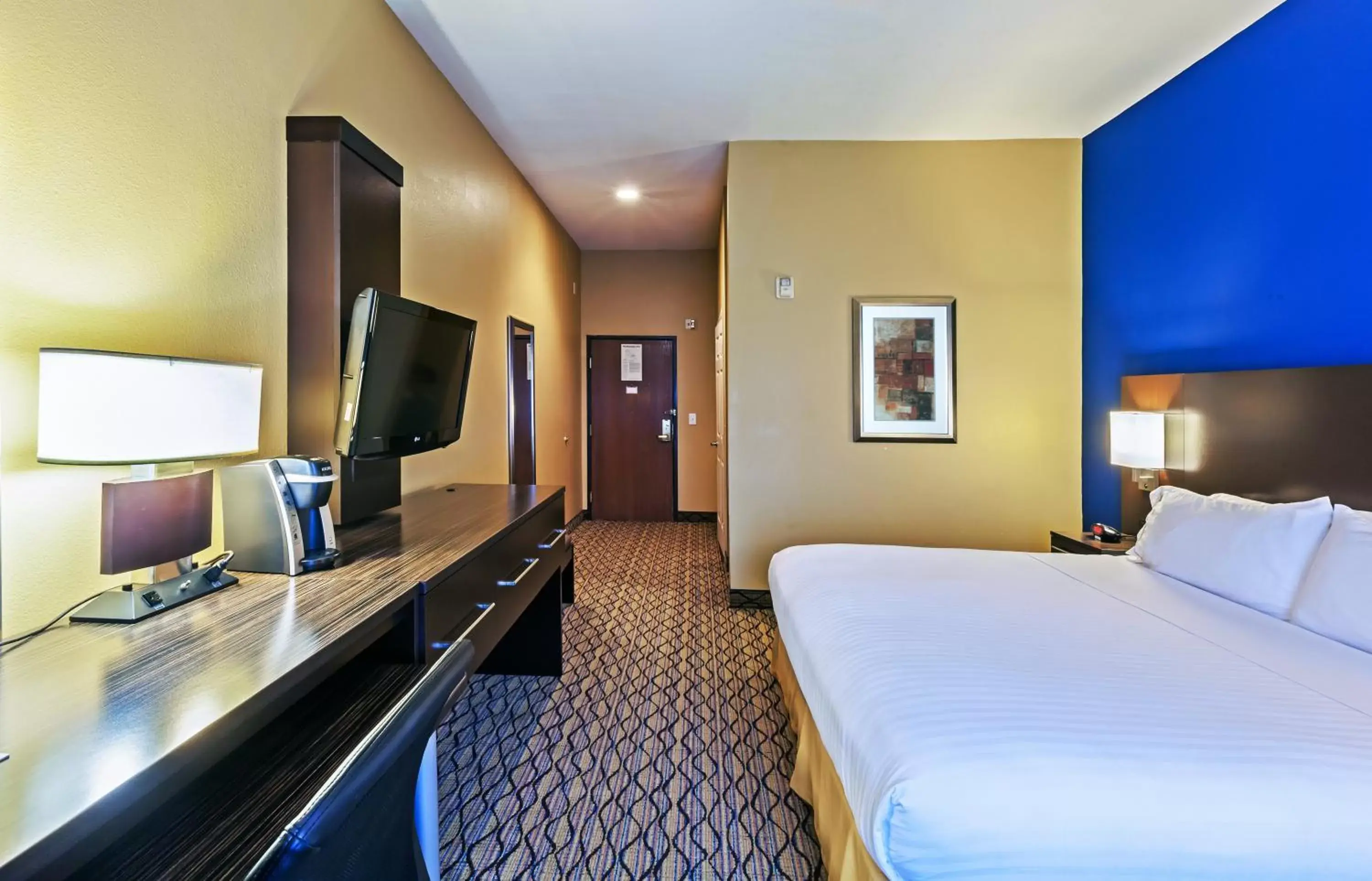 Photo of the whole room, TV/Entertainment Center in Holiday Inn Express Hotel & Suites Houston-Downtown Convention Center, an IHG Hotel
