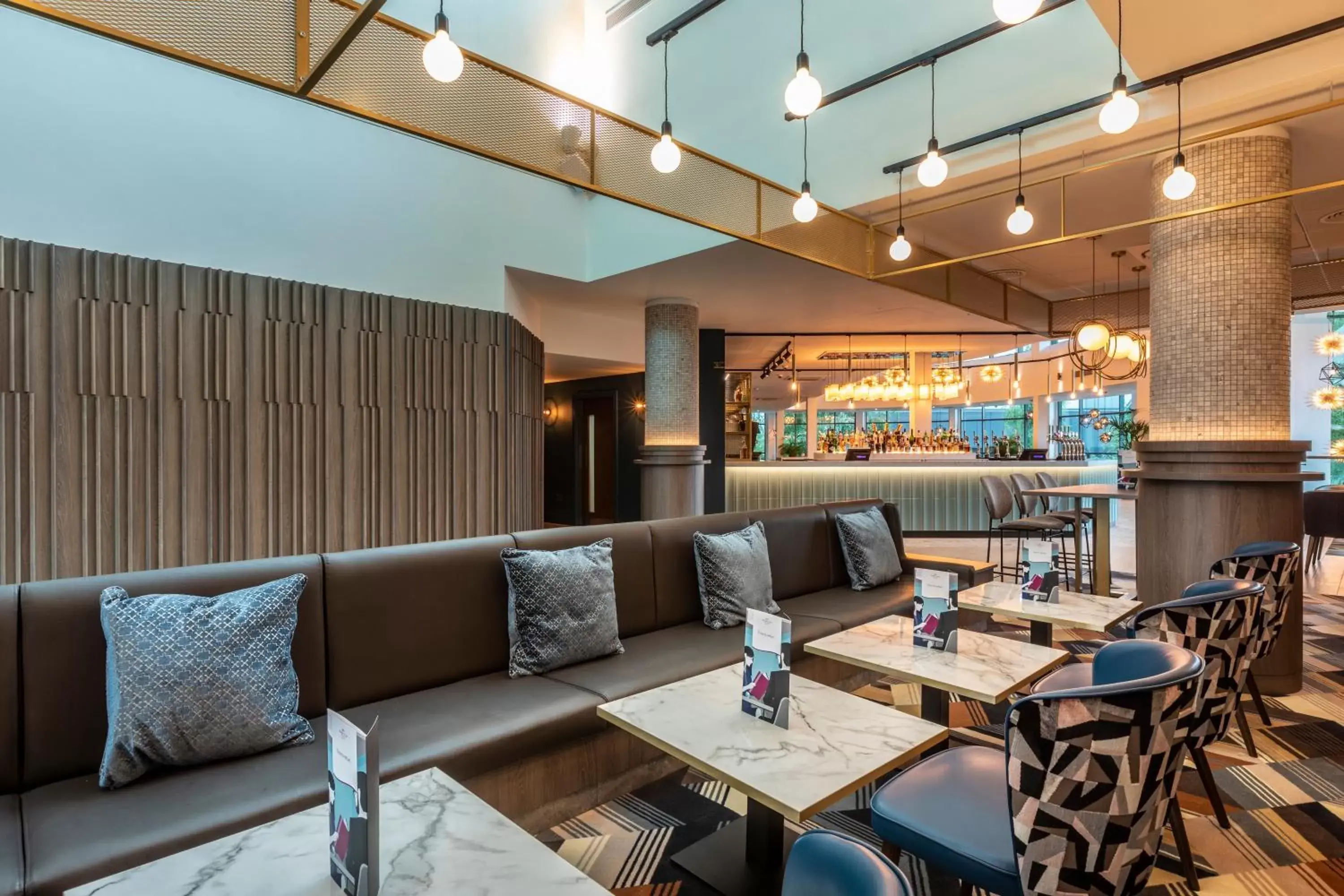 Lobby or reception, Lounge/Bar in Crowne Plaza Birmingham NEC, an IHG Hotel