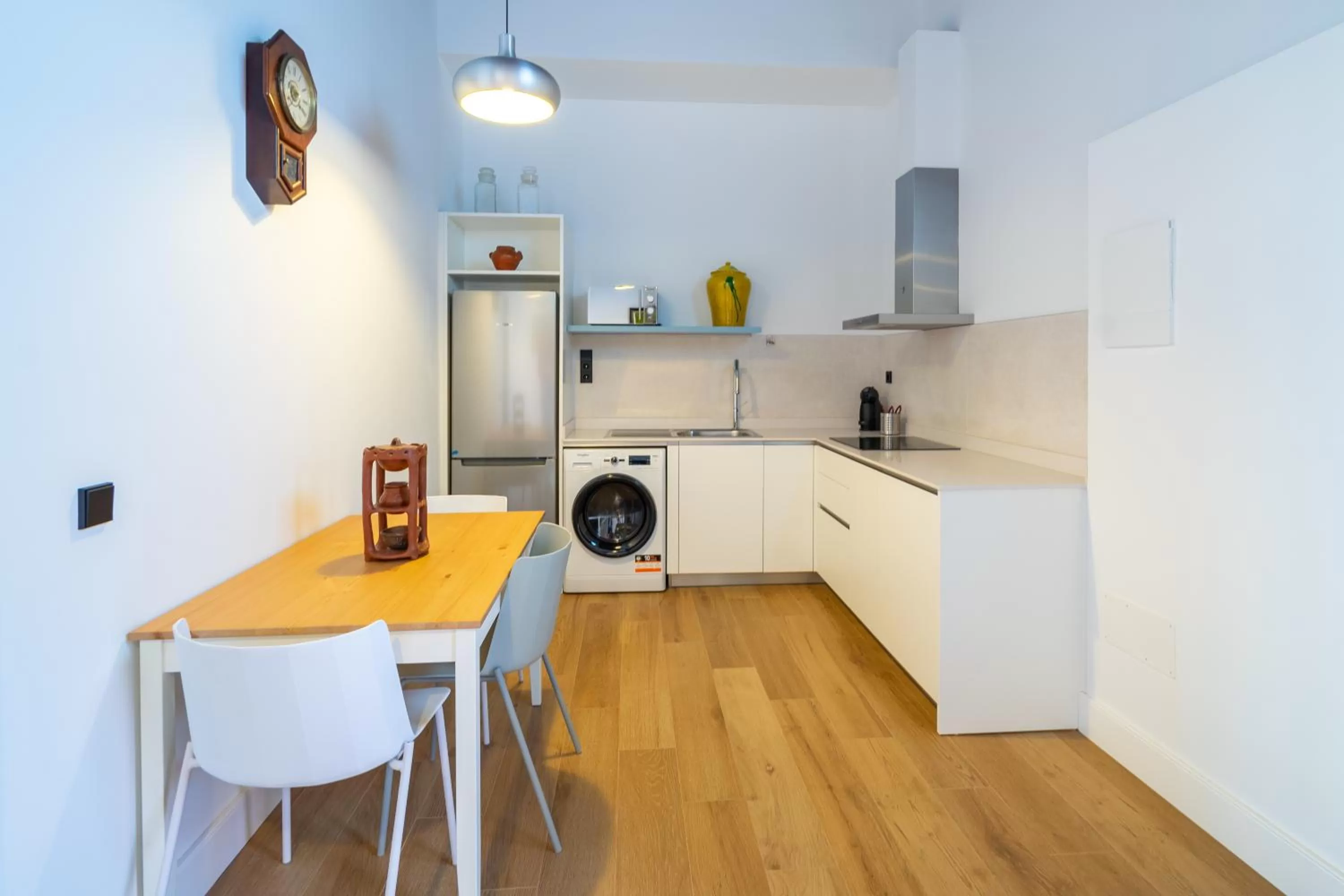 Kitchen or kitchenette in Albor Suites