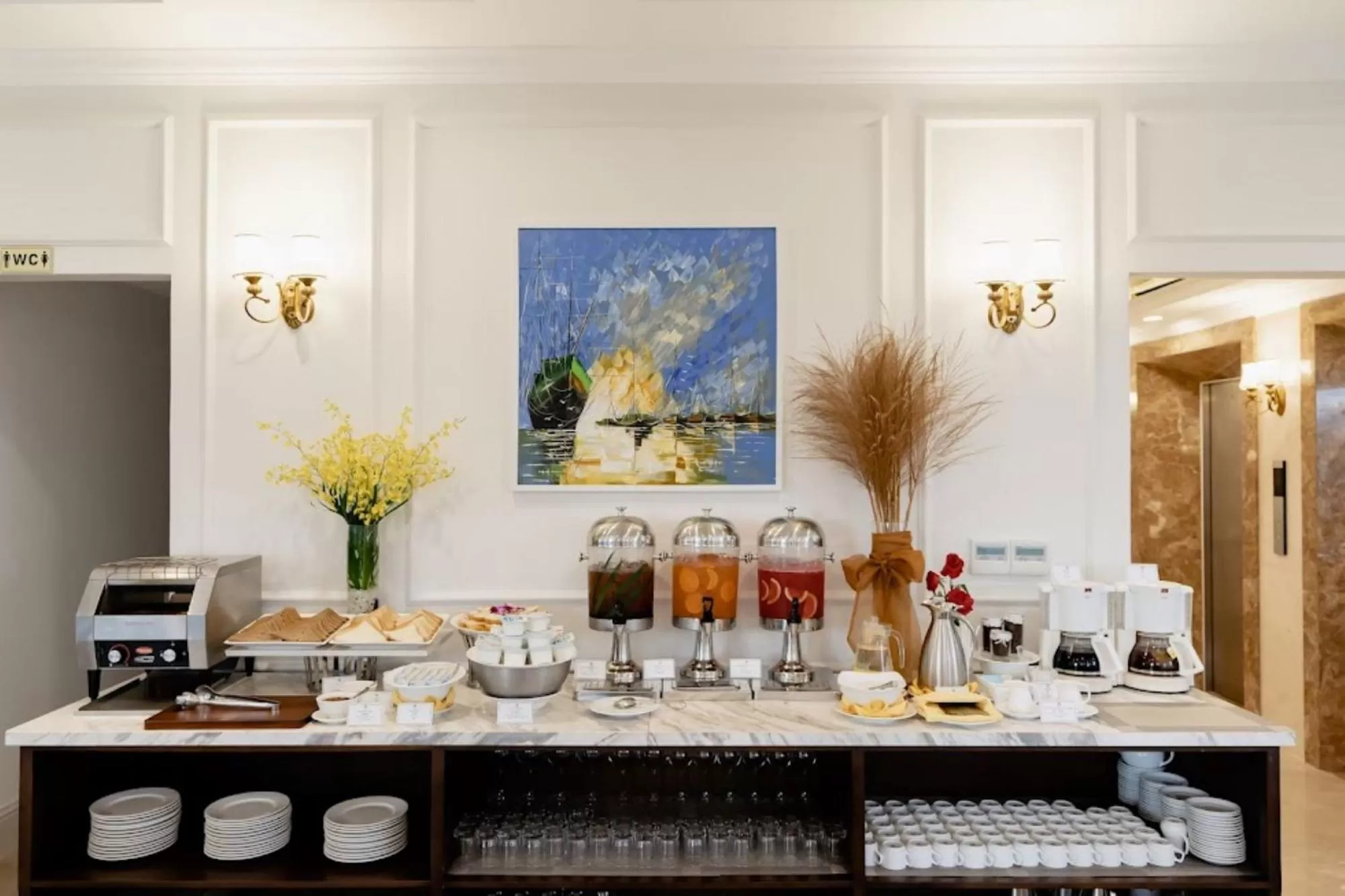 Restaurant/places to eat, Kitchen/Kitchenette in MerPerle Beach Hotel