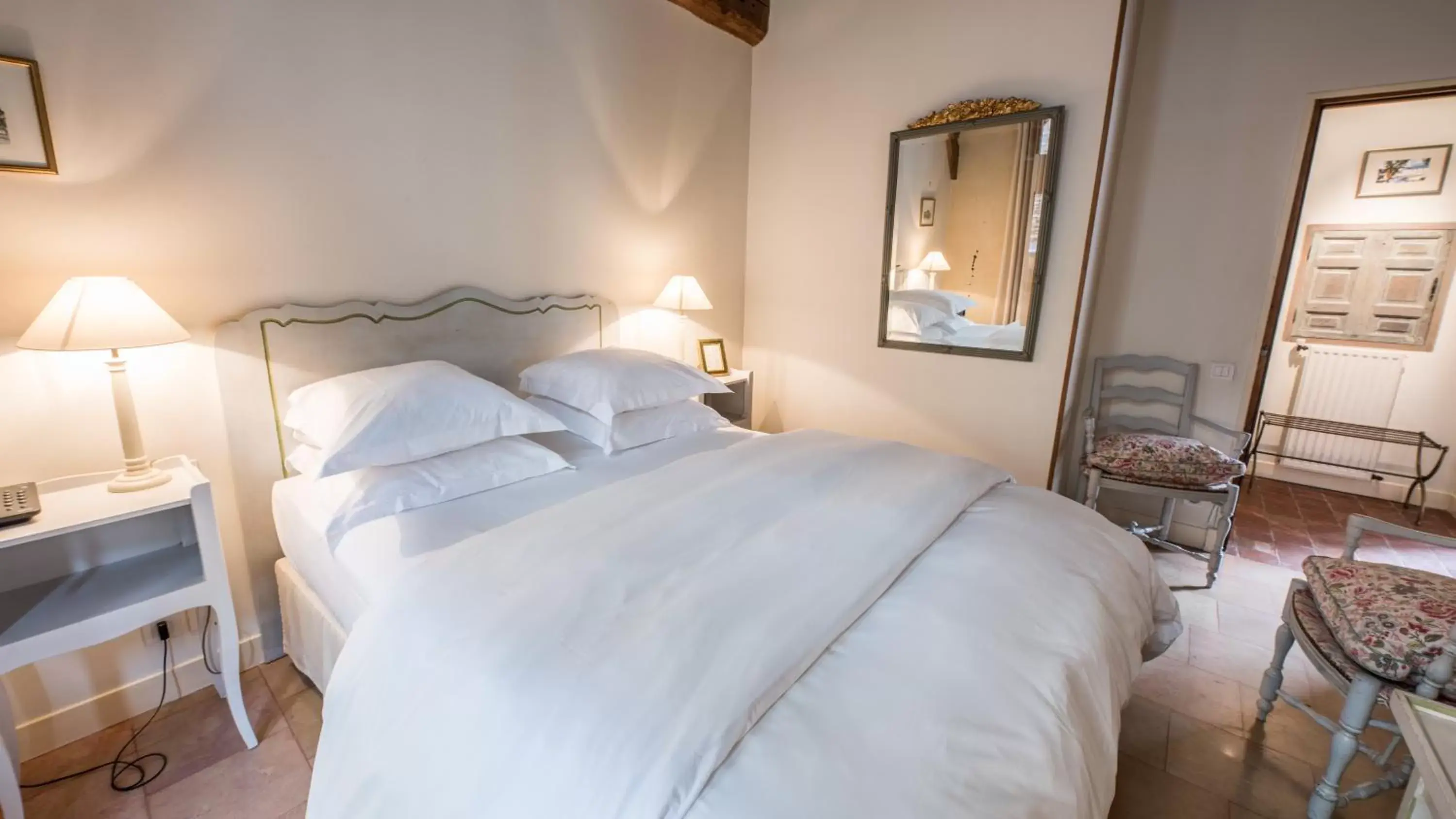 Bed in Le Champ des Oiseaux & Spa