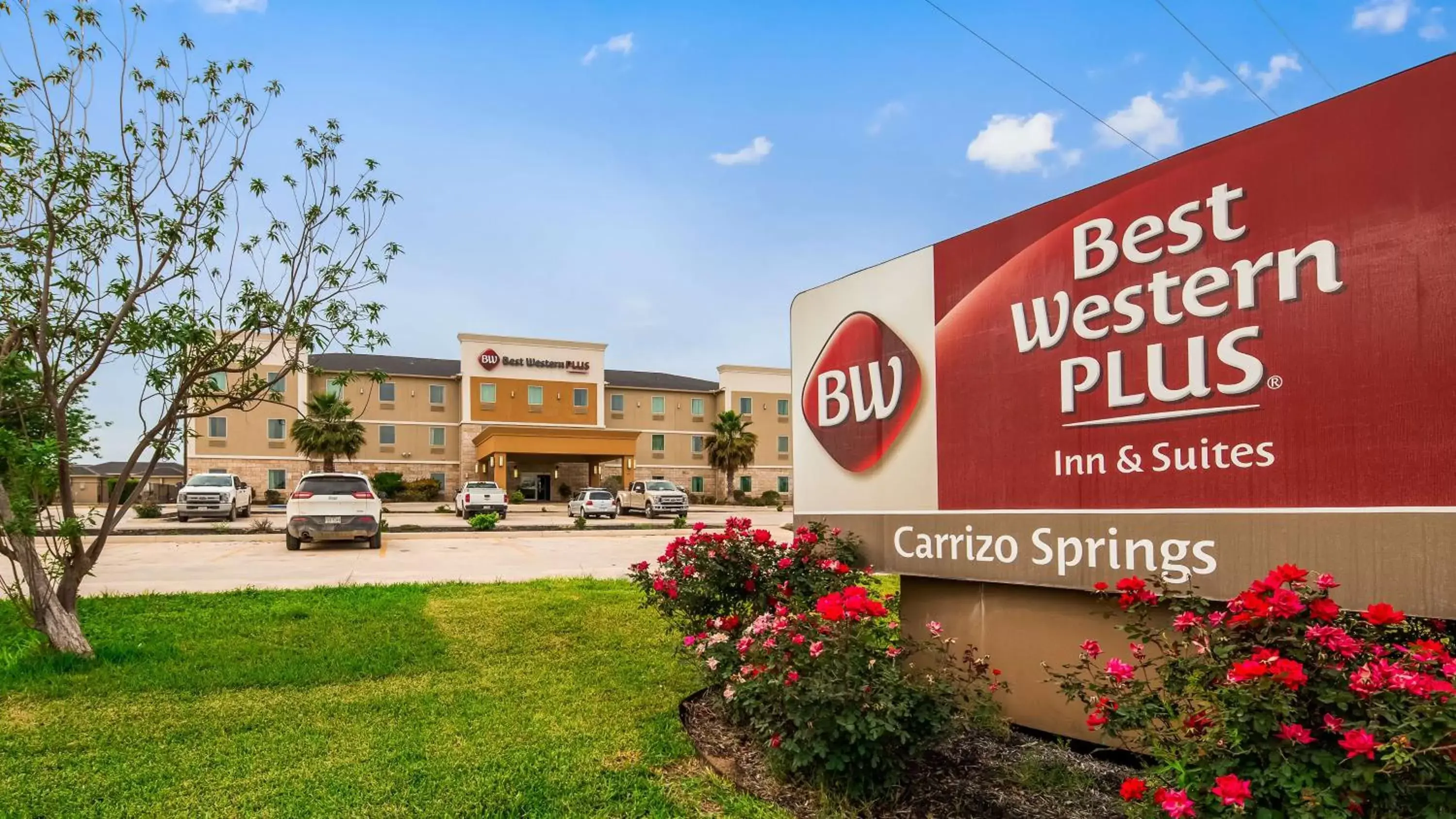 Property building in Best Western Plus Carrizo Springs Inn & Suites