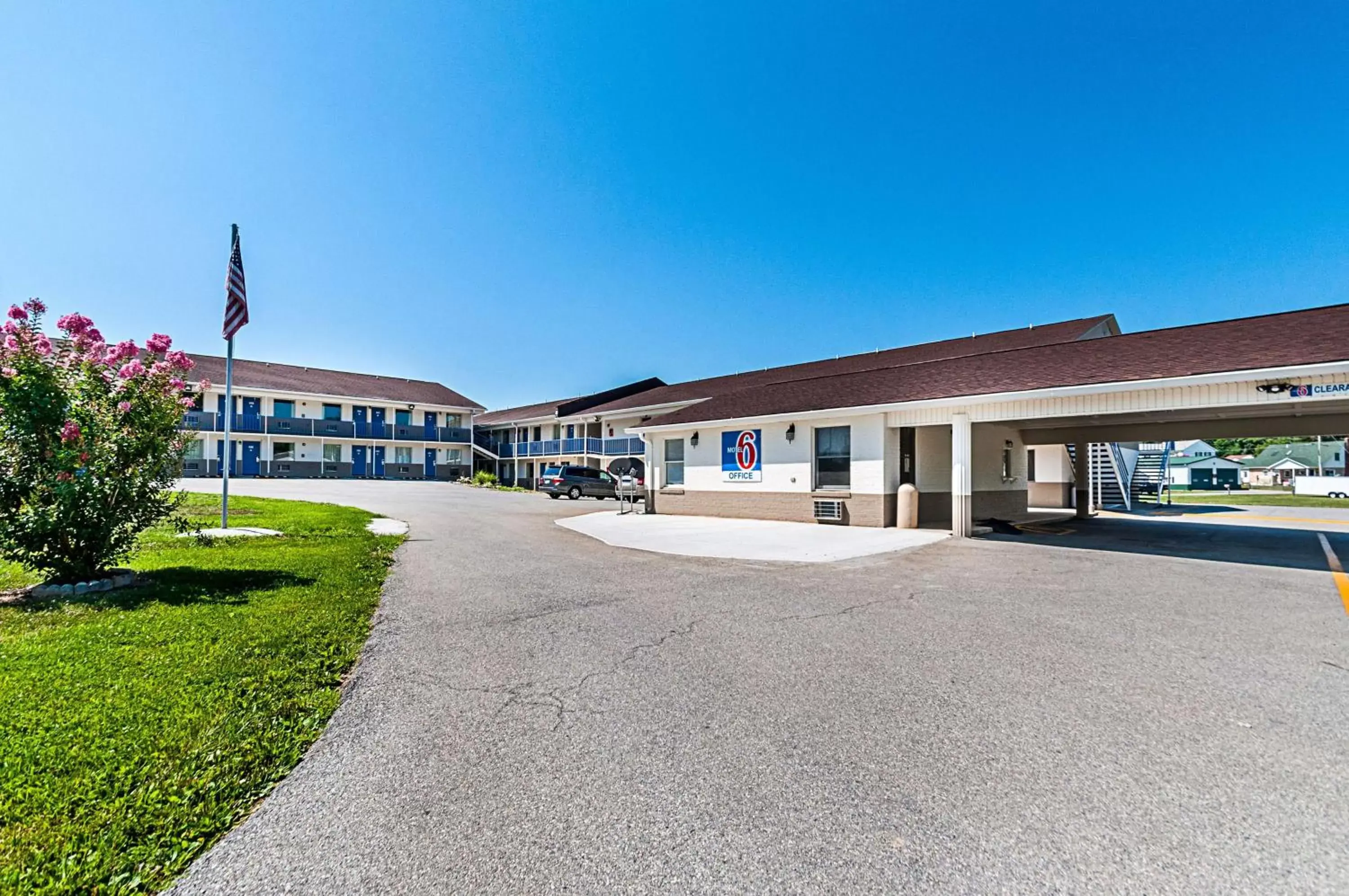 Property building, Patio/Outdoor Area in Motel 6-Charles Town, WV