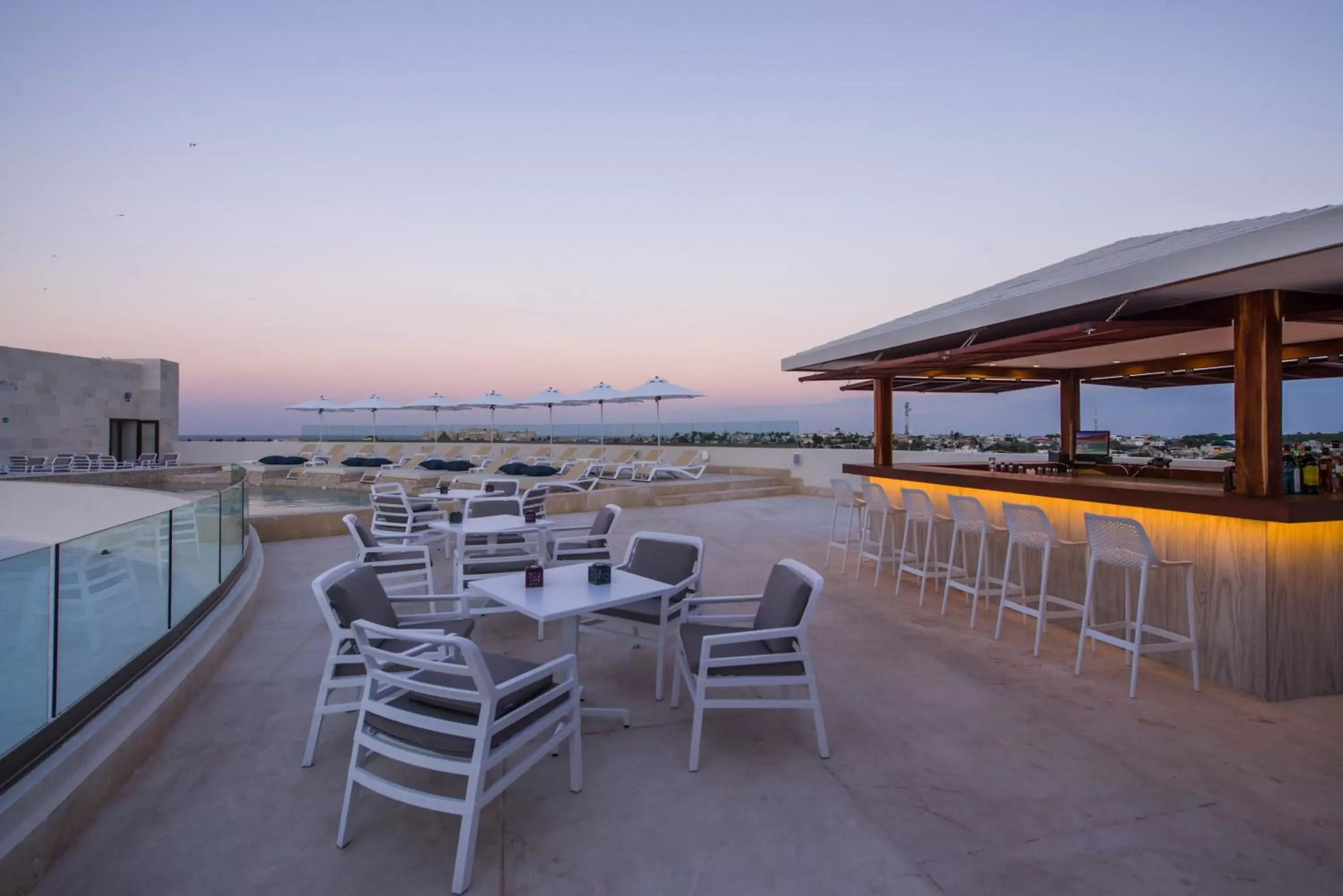 Lounge or bar in Izla Beach Front Hotel