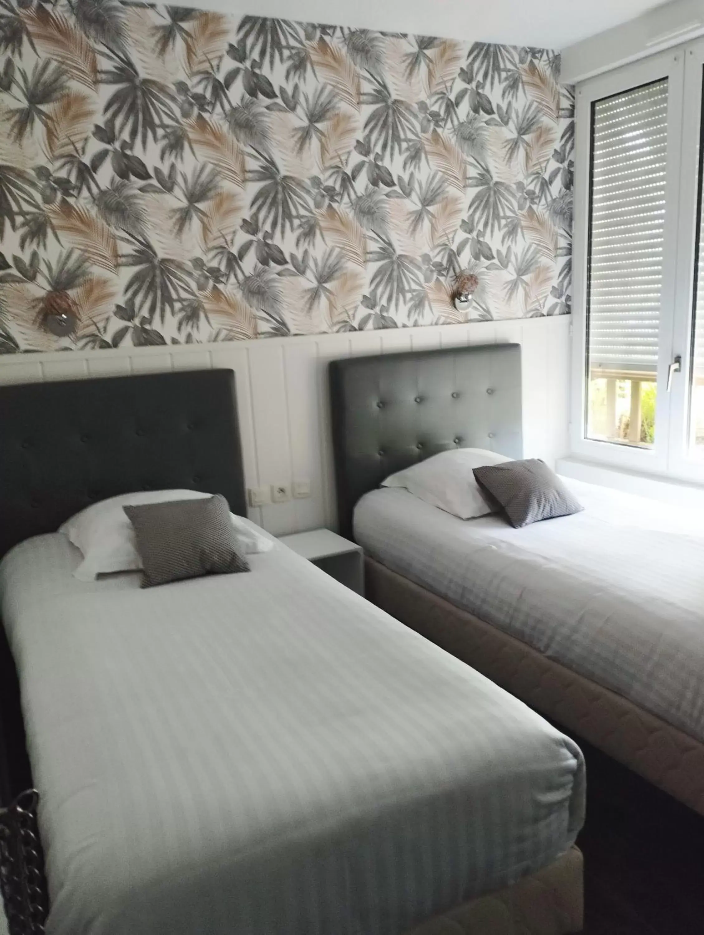 Bed in Brit Hotel L'Arrivée Guingamp