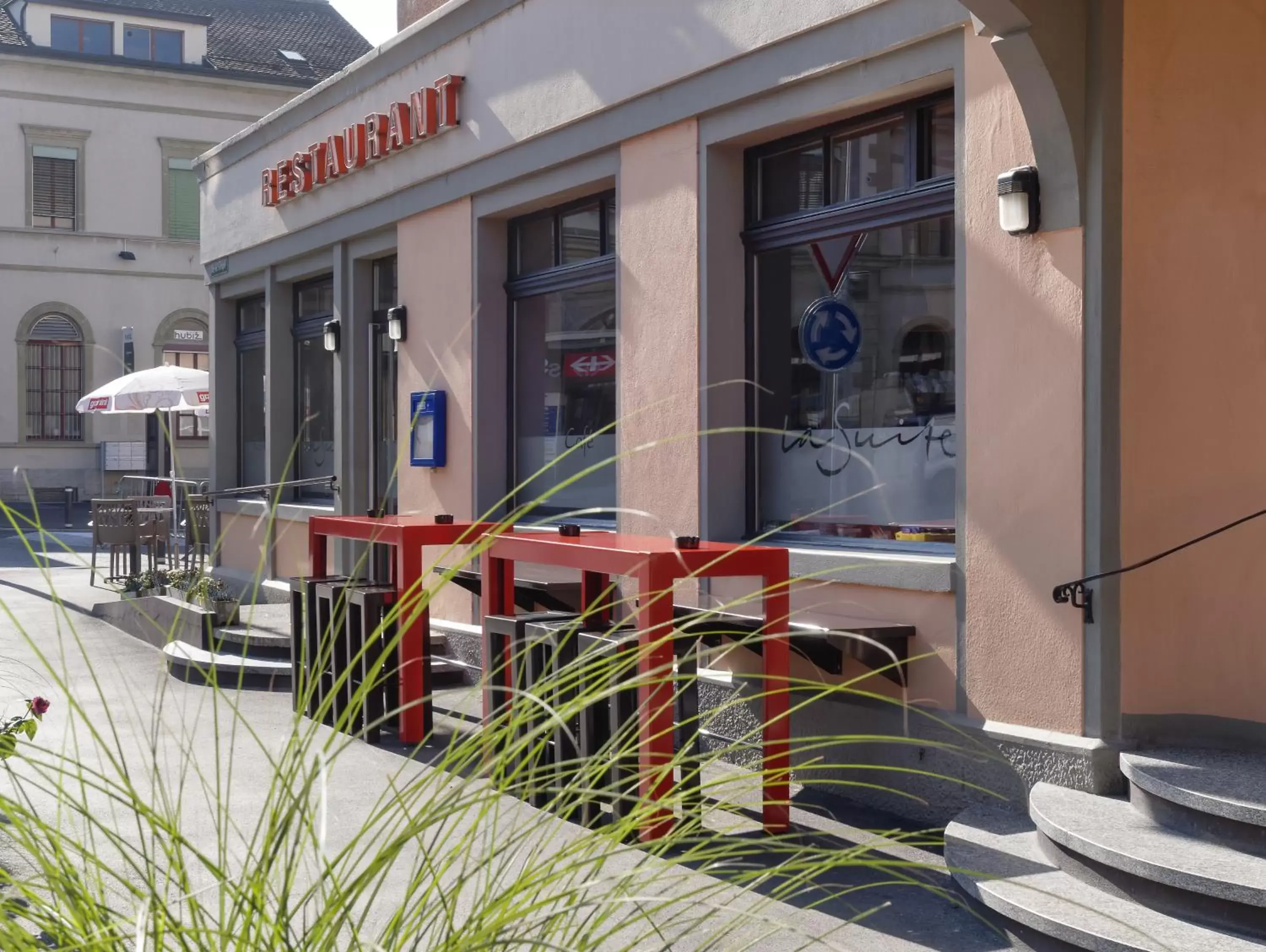 Facade/entrance in Hôtel la Suite