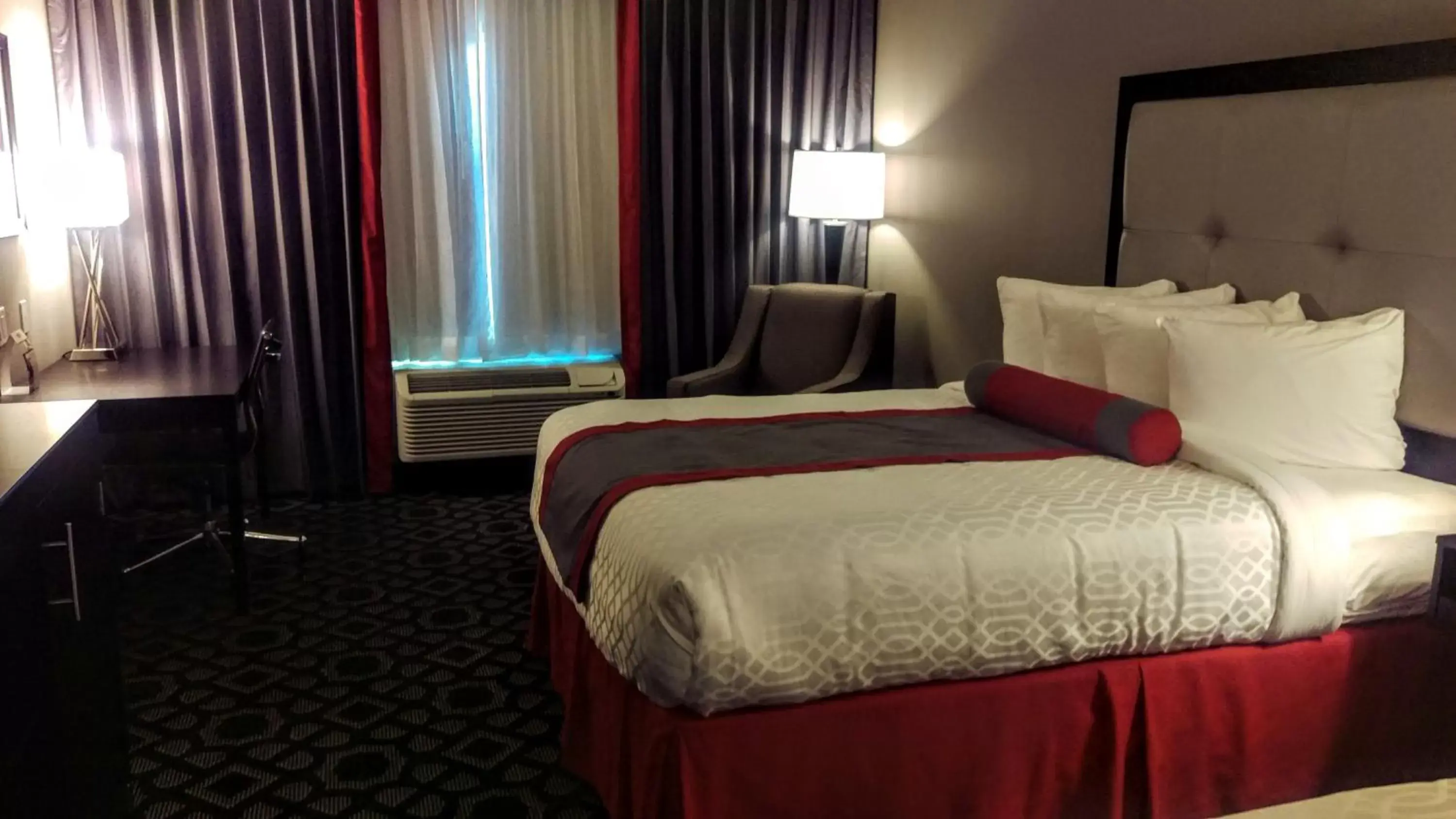 Bedroom, Bed in Best Western Plus Laredo Inn & Suites