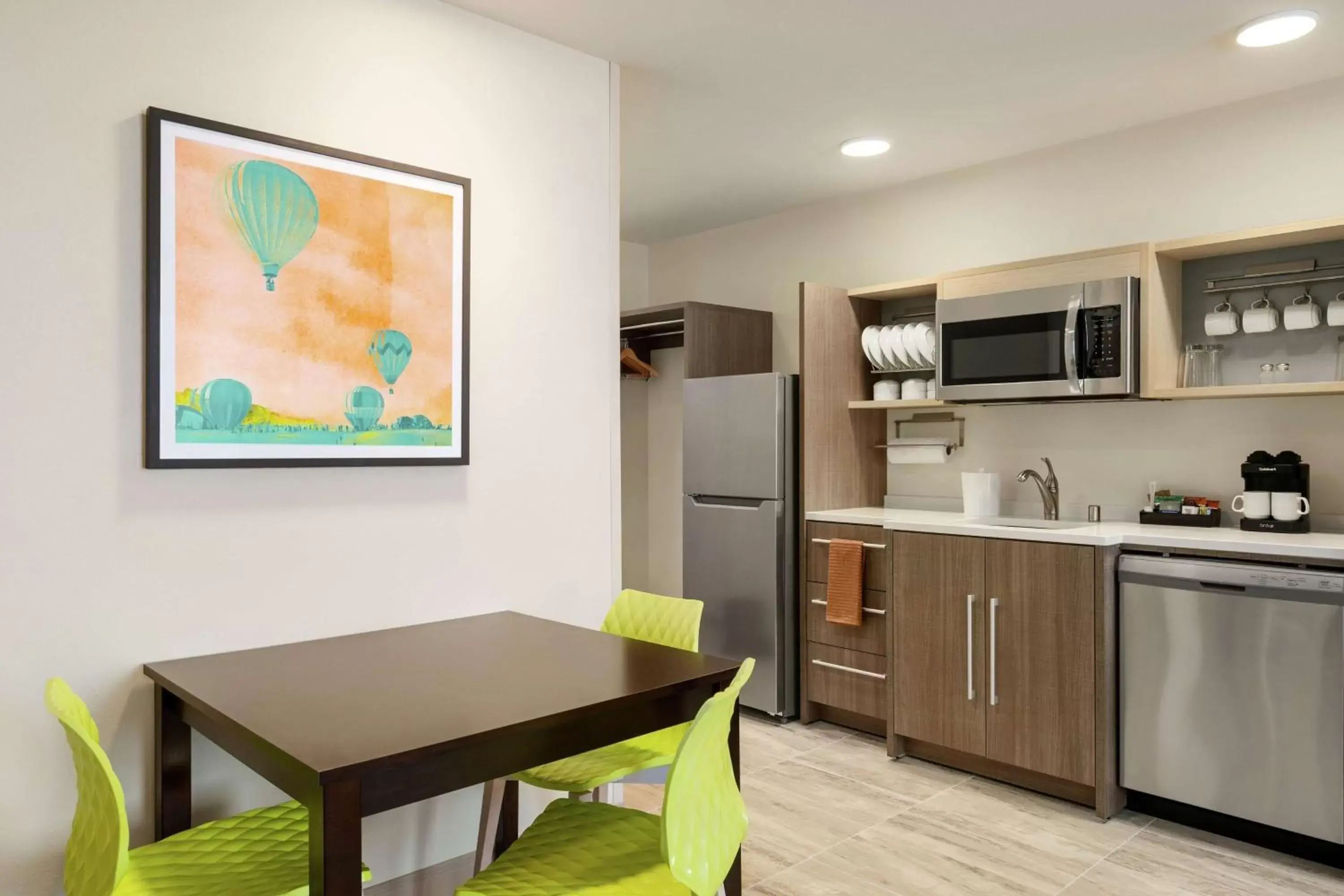 Kitchen or kitchenette, Kitchen/Kitchenette in Home2 Suites By Hilton Alamogordo White Sands