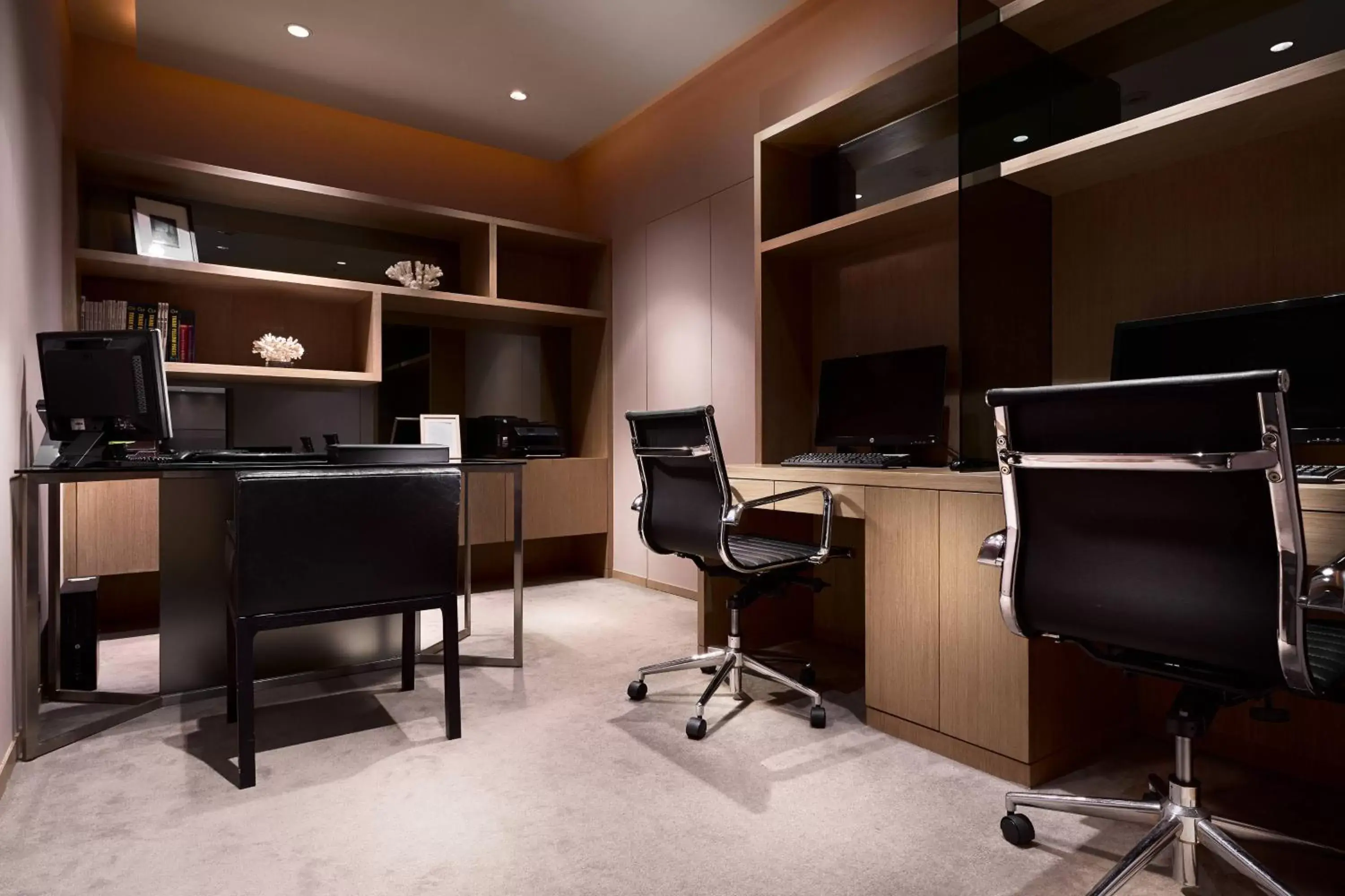 Business facilities, TV/Entertainment Center in Le Meridien Taipei