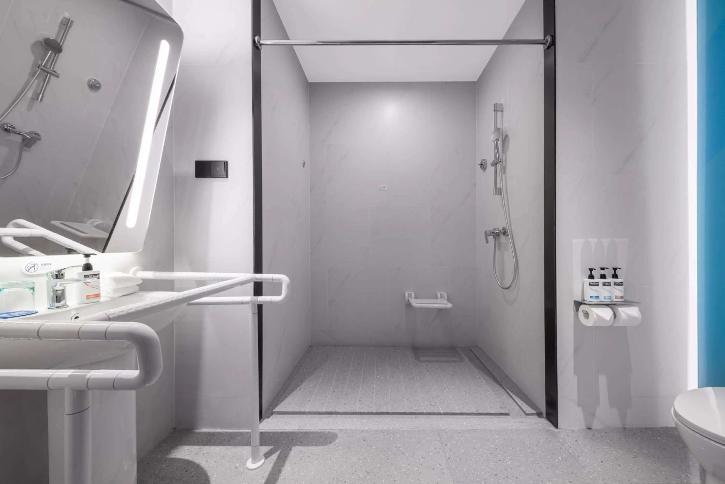 Toilet in Holiday Inn Express Shantou Chenghai