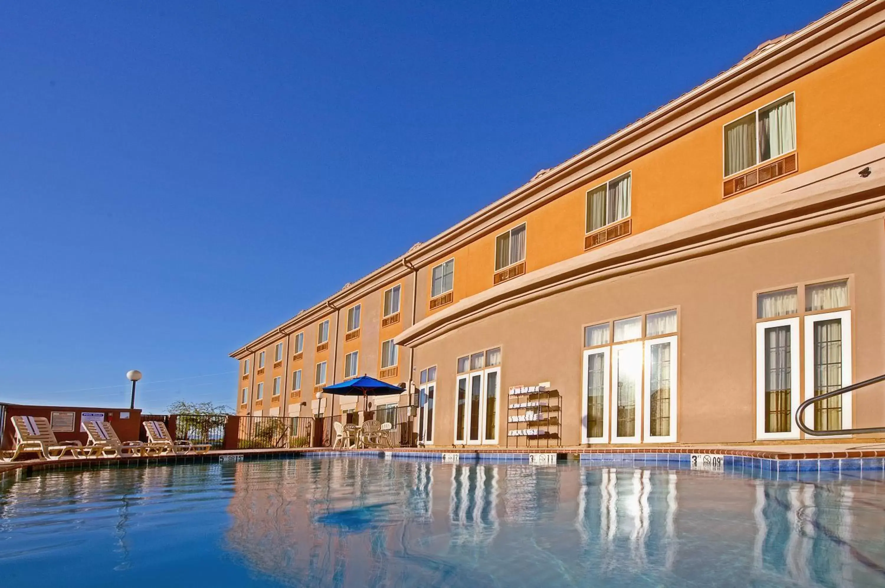 Swimming pool, Property Building in Holiday Inn Express & Suites Tucson, an IHG Hotel