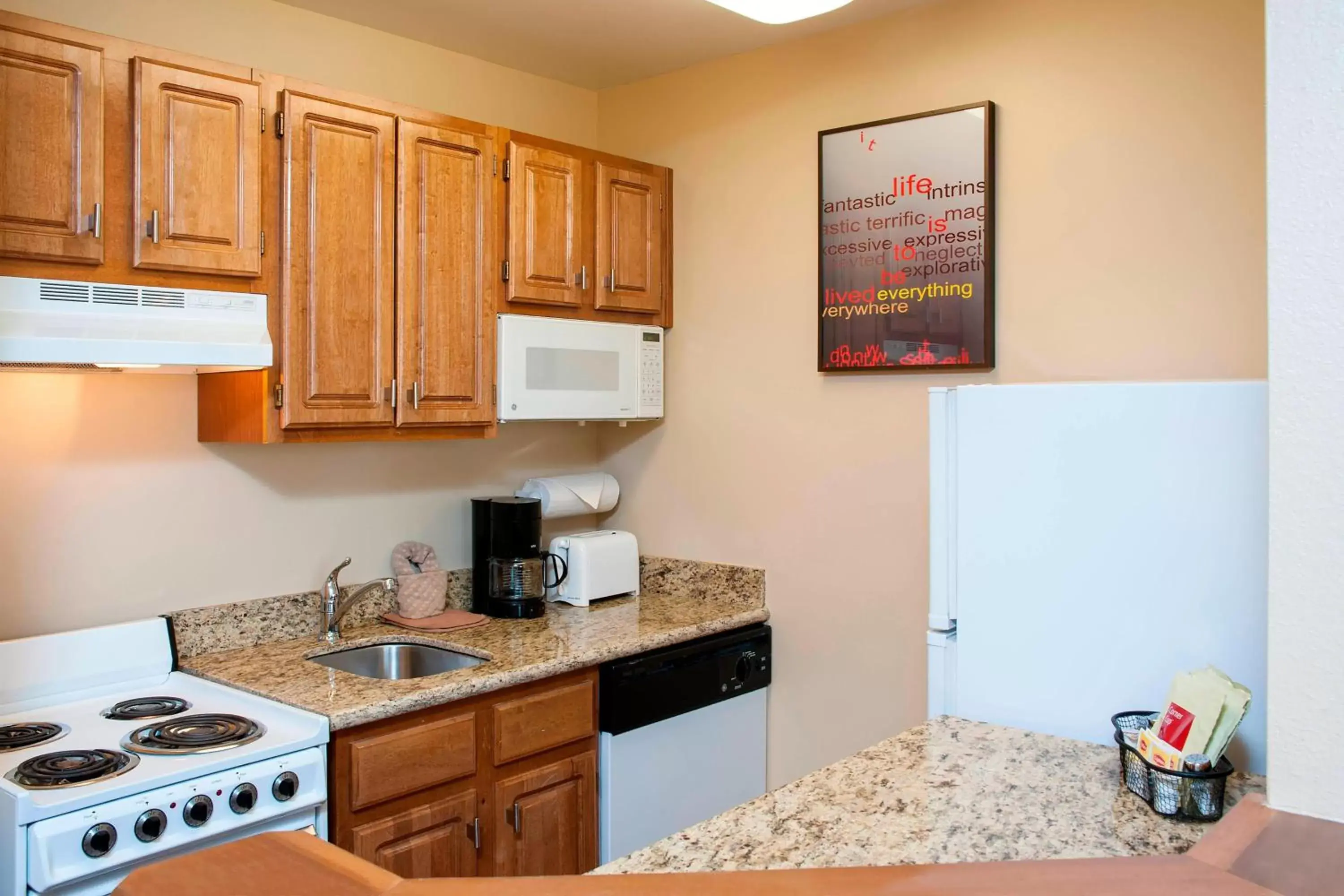 Kitchen or kitchenette, Kitchen/Kitchenette in TownePlace Suites Indianapolis Park 100