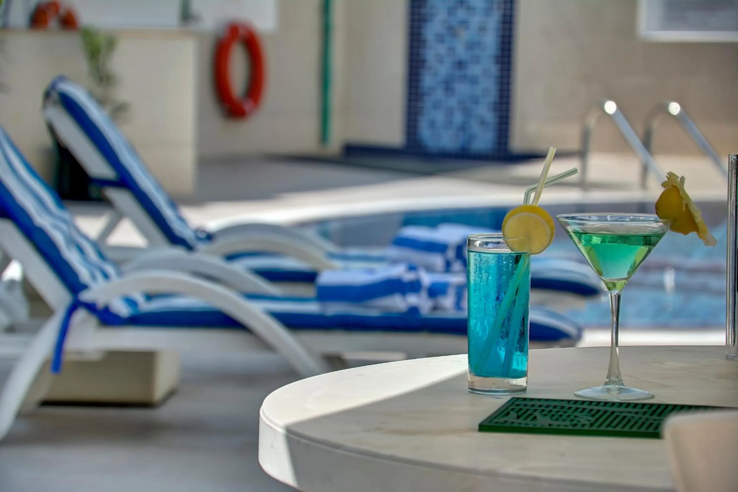 Swimming pool in Raintree Rolla Hotel