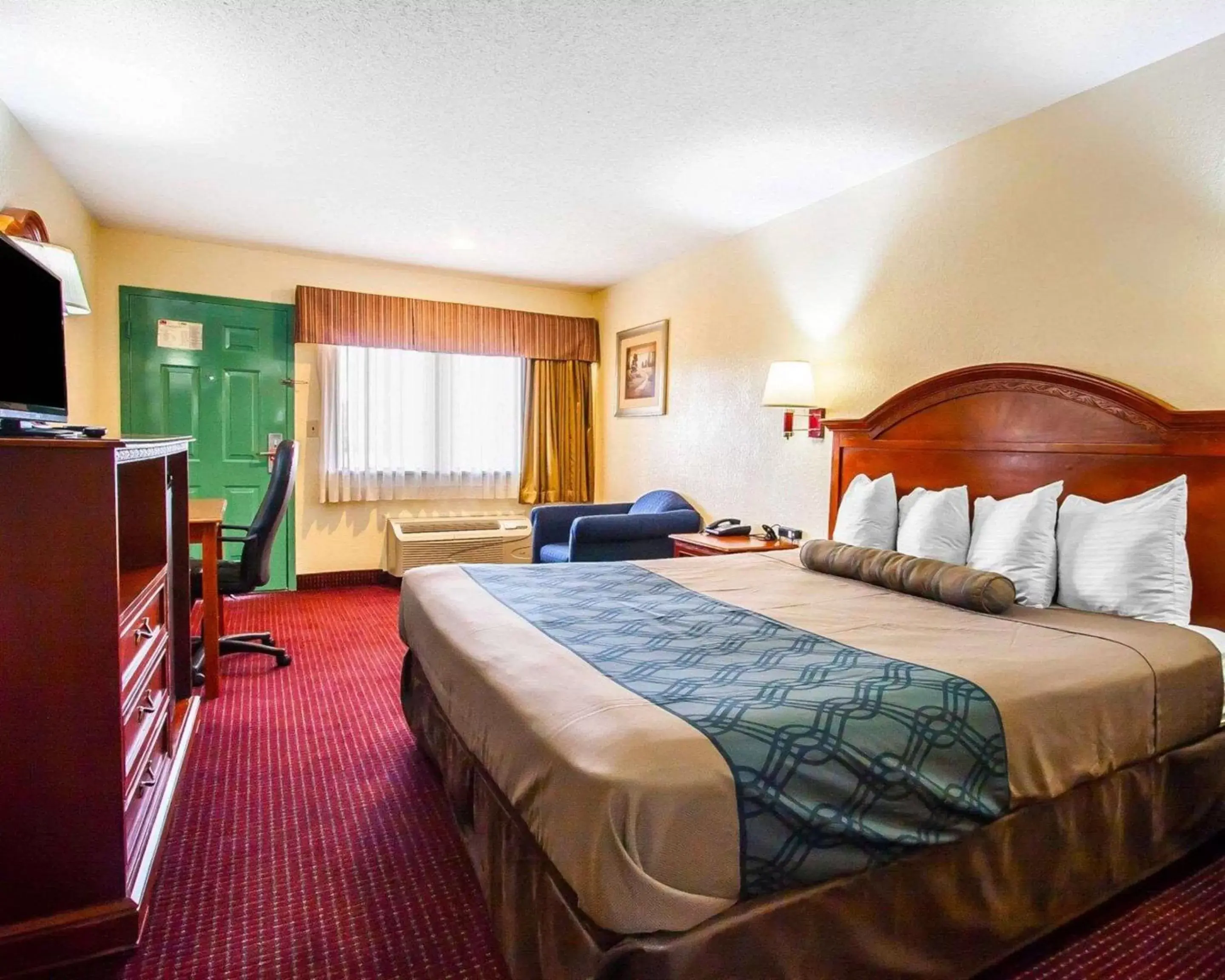 Photo of the whole room, Bed in Econo Lodge - Prattville