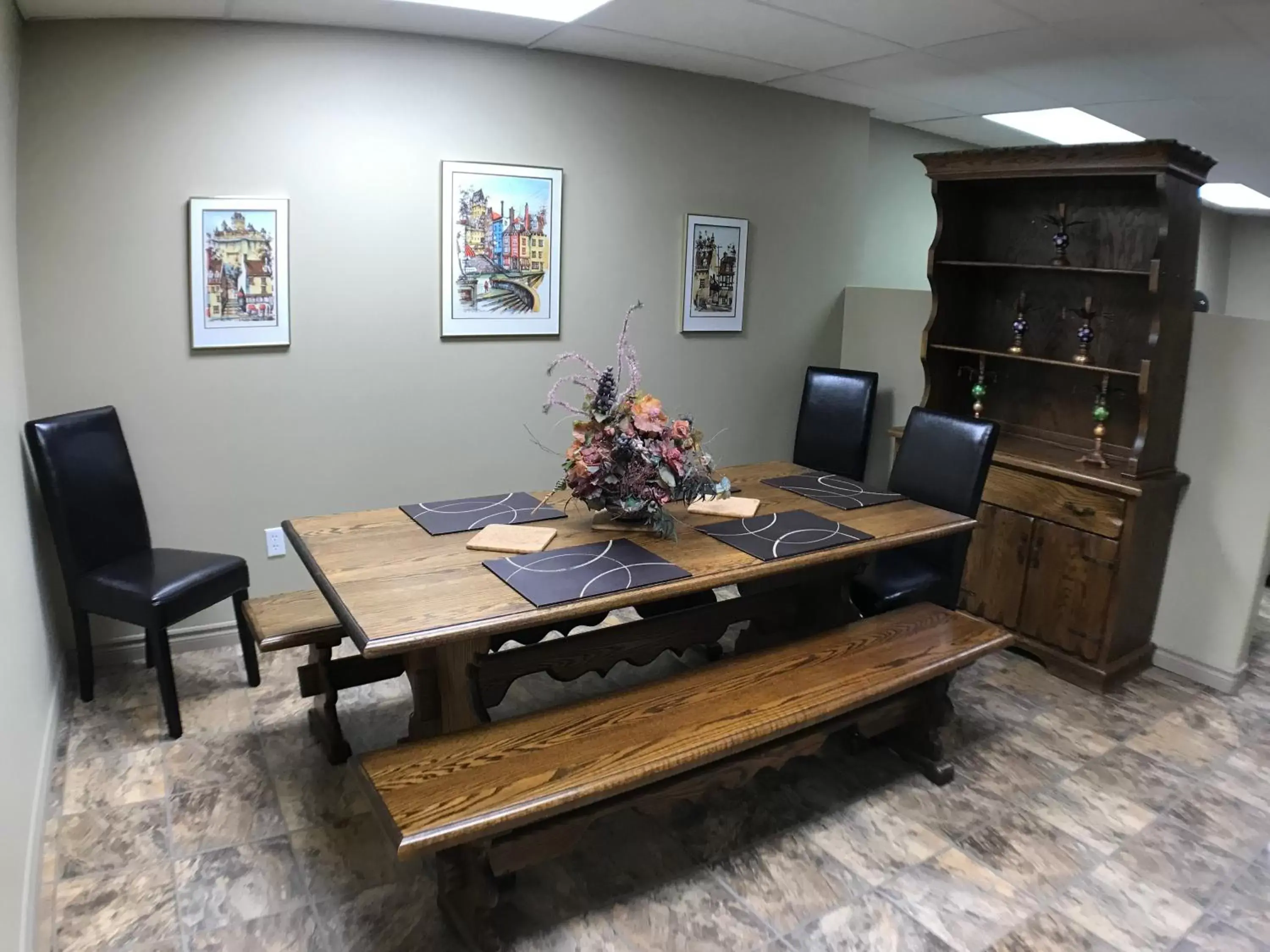 Dining Area in Balsam Suites Boutique Inn & Residence