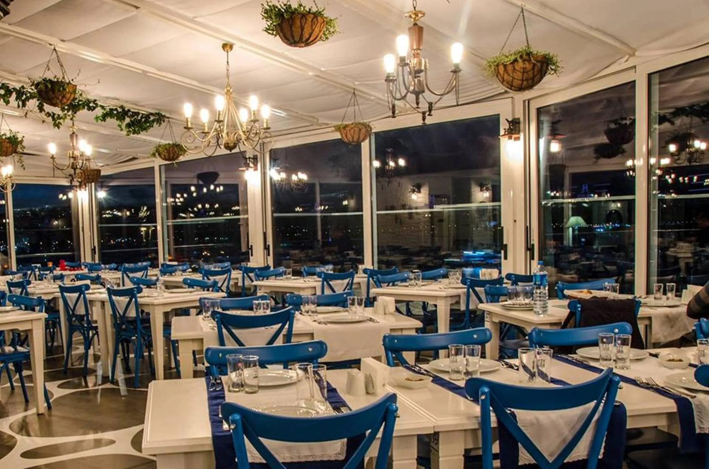 Restaurant/places to eat in Akol Hotel